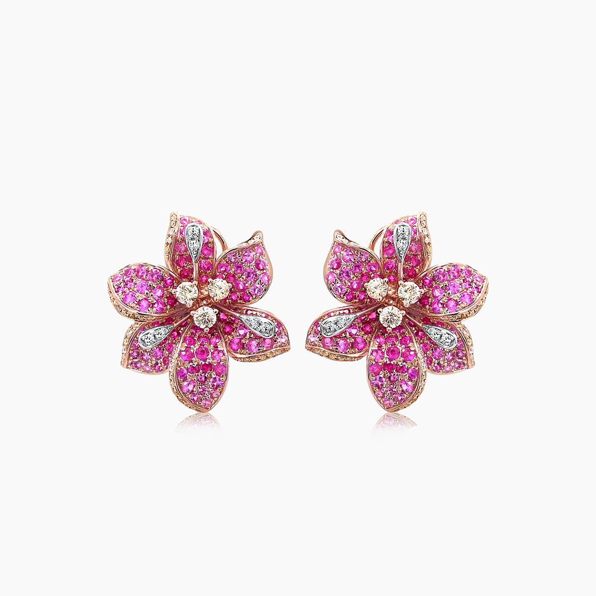 Taglio misto Orecchini in oro rosa 18 carati con zaffiro rosa e diamante bianco The Lilly Flower Floral in vendita