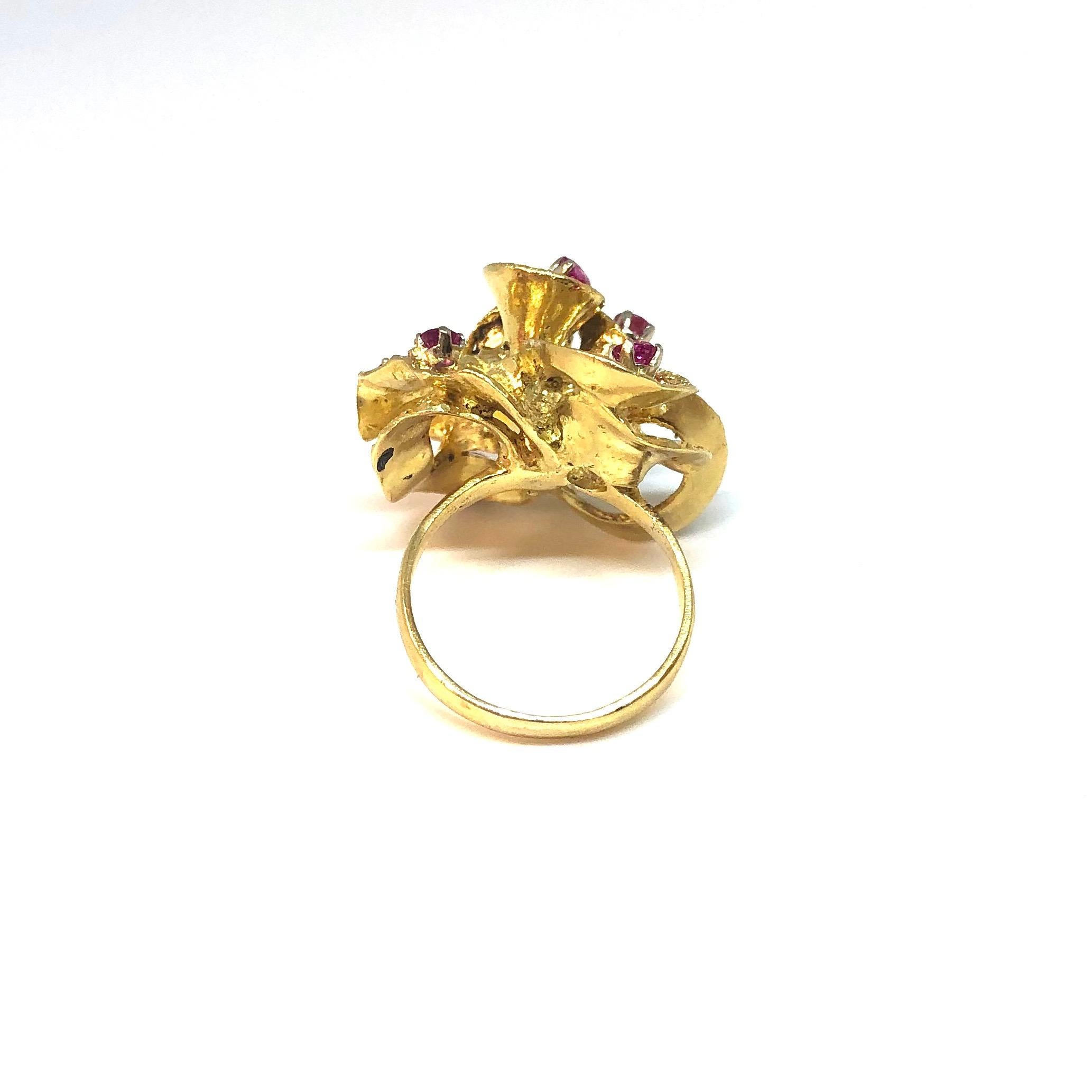 Pink Sapphire Modernist Gold Cocktail Ring In Good Condition In Agoura Hills, CA