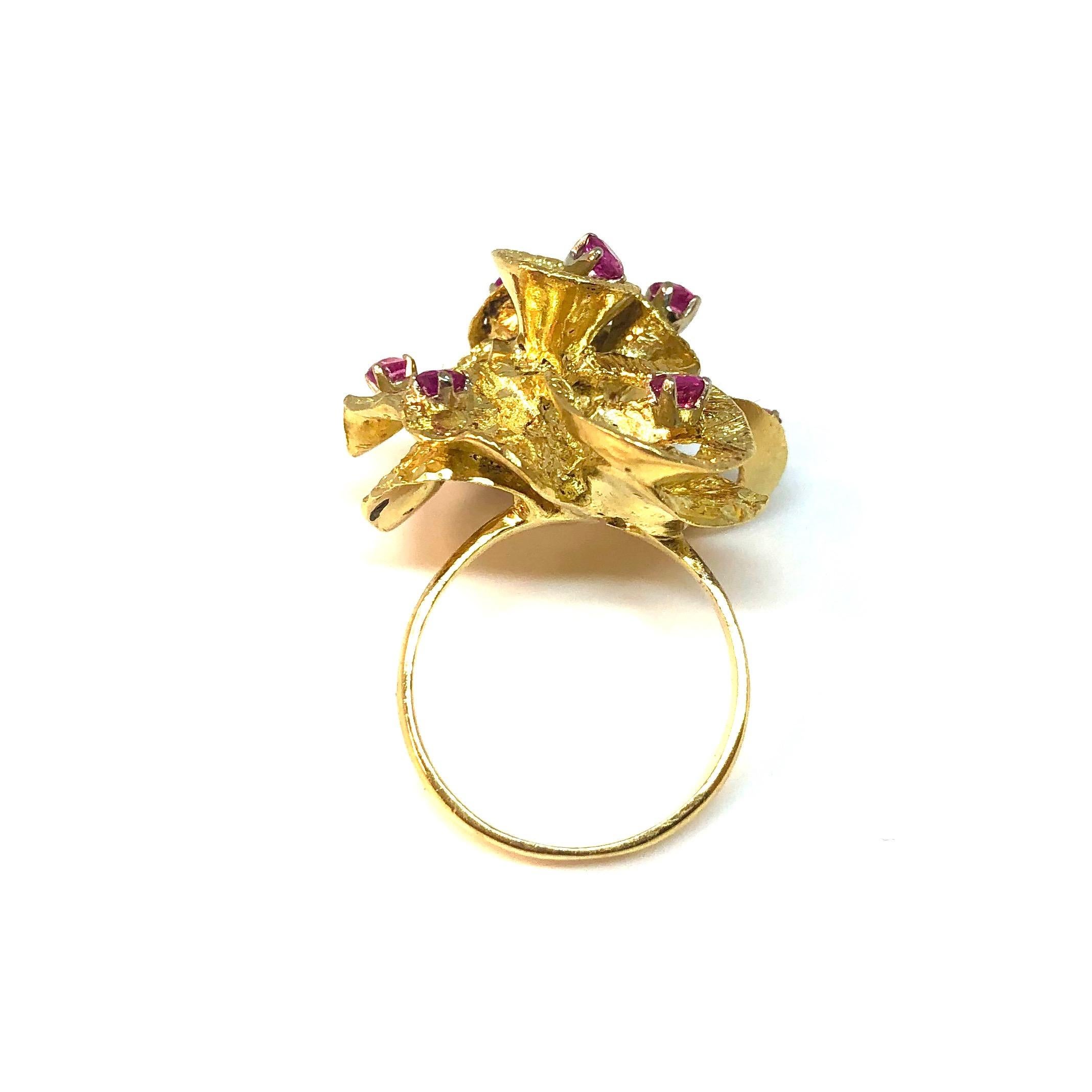 Women's or Men's Pink Sapphire Modernist Gold Cocktail Ring