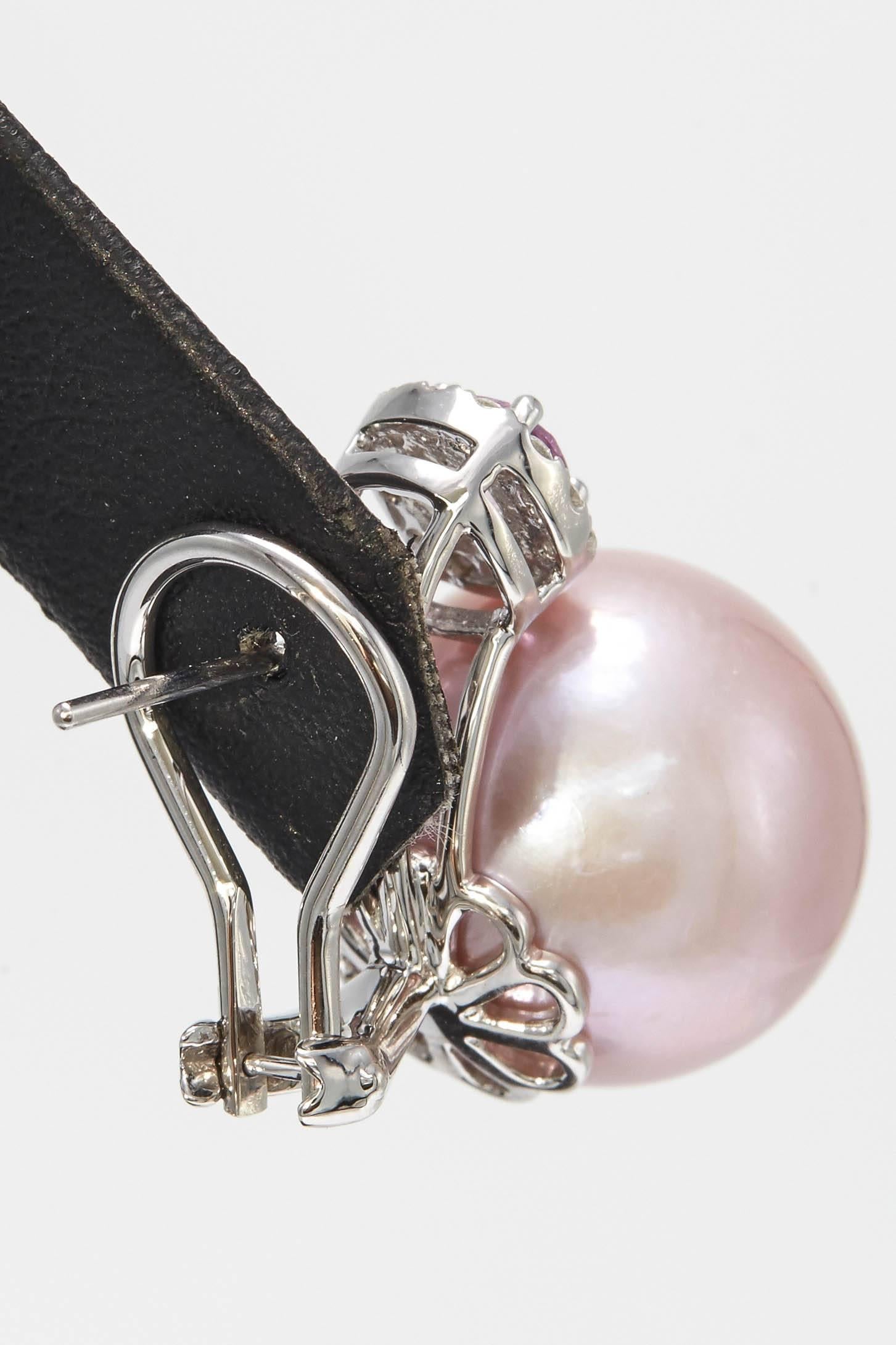 De las mujeres Zafiro rosa y perla de agua dulce Pendientes de diamantes 0,80 CTTW 14-15 MM 18KT en venta