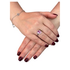 Ring mit rosa Saphir aus Madagaskar und Diamantcluster, Platin, 2,35 Karat