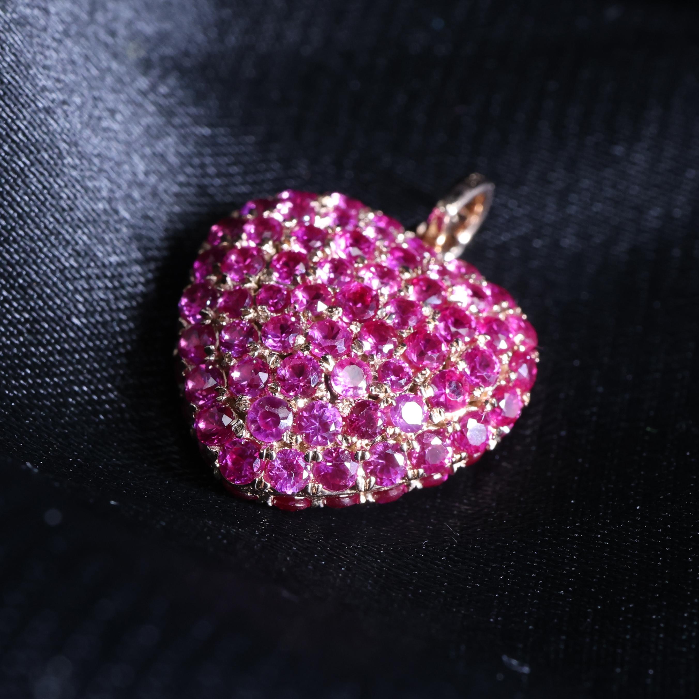 Modern Pink Sapphire Gemstone Heart Pendant 18 Karat Rose Gold Handmade Fine Jewelry For Sale