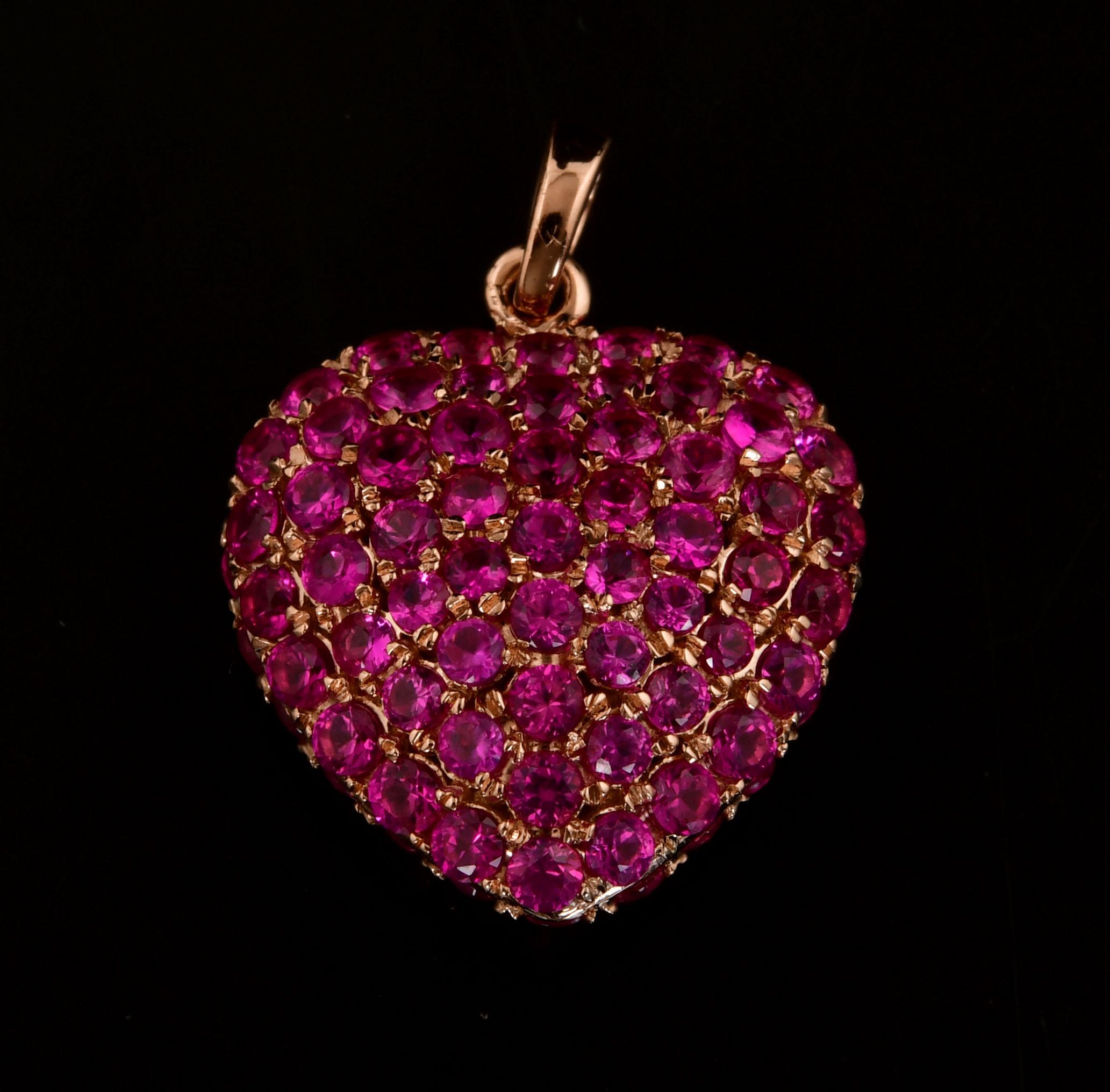 Pink Sapphire Gemstone Heart Pendant 18 Karat Rose Gold Handmade Fine Jewelry For Sale 1
