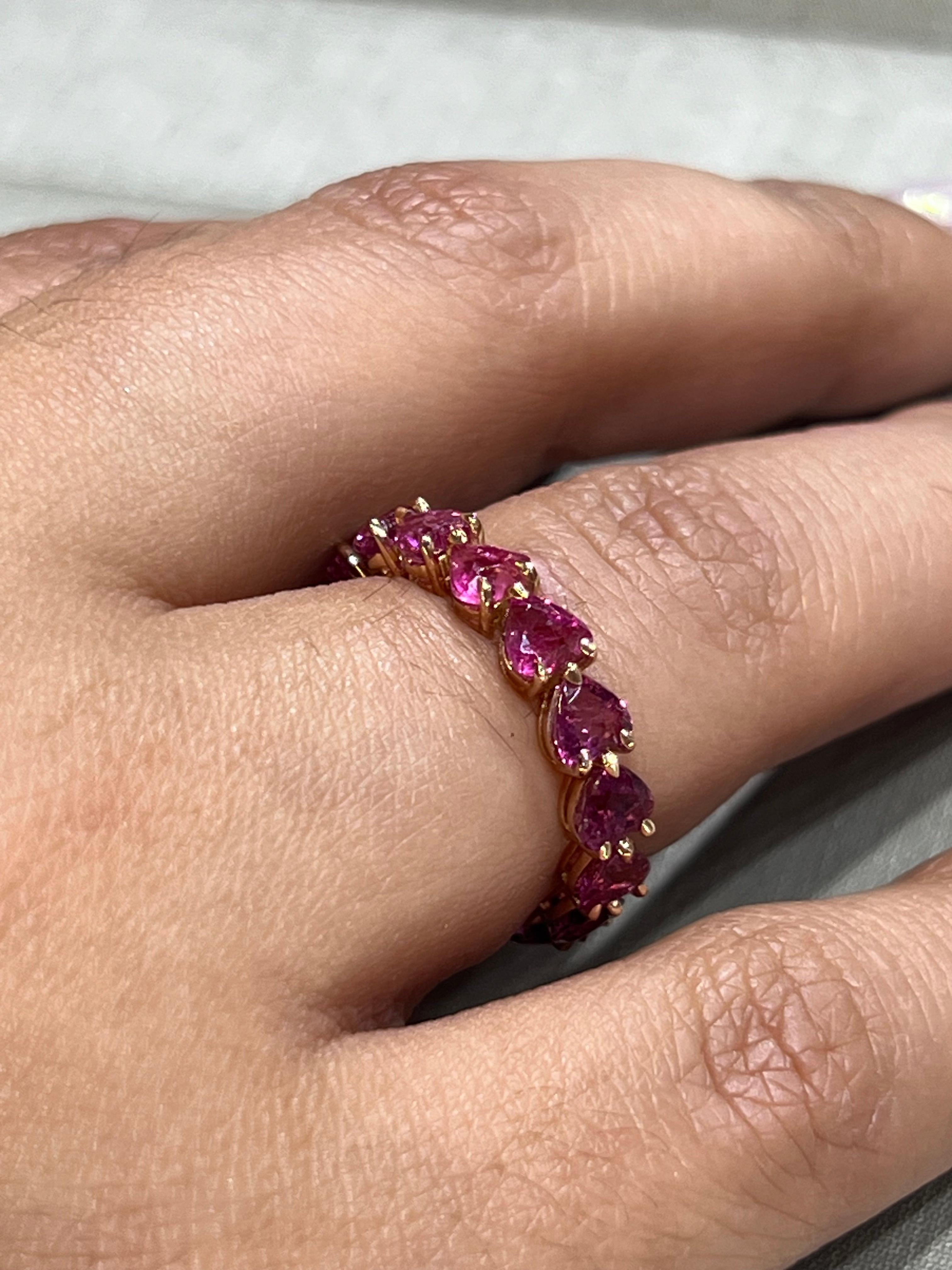 Pink Sapphire Gemstone Heart Shaped Eternity Ring 18k Rose Gold 3.85 Carat For Sale 2