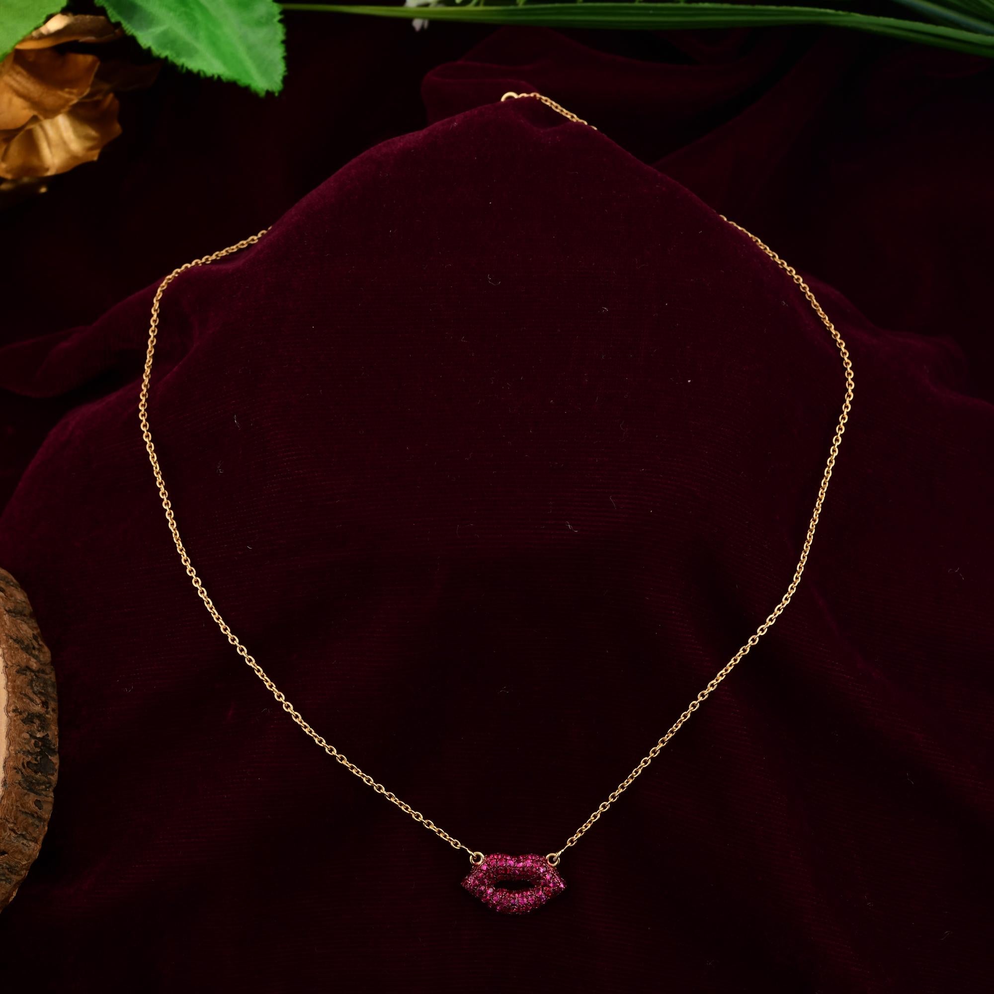 Collier à pendentifs en or jaune 18 carats avec pierres précieuses saphir rose Pour femmes en vente