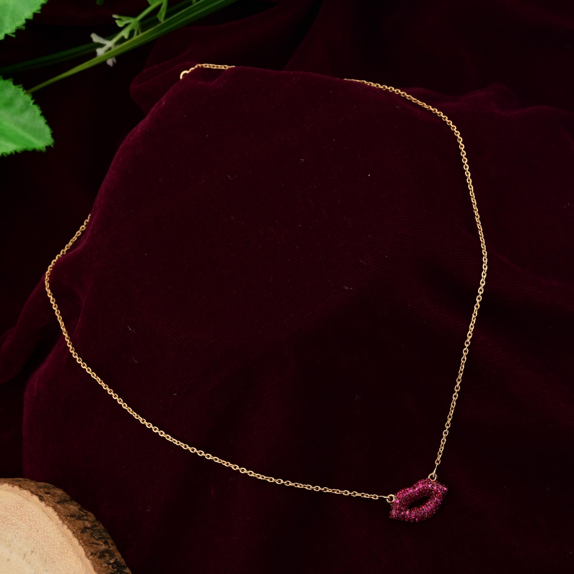Collier à pendentifs en or jaune 18 carats avec pierres précieuses saphir rose en vente 1