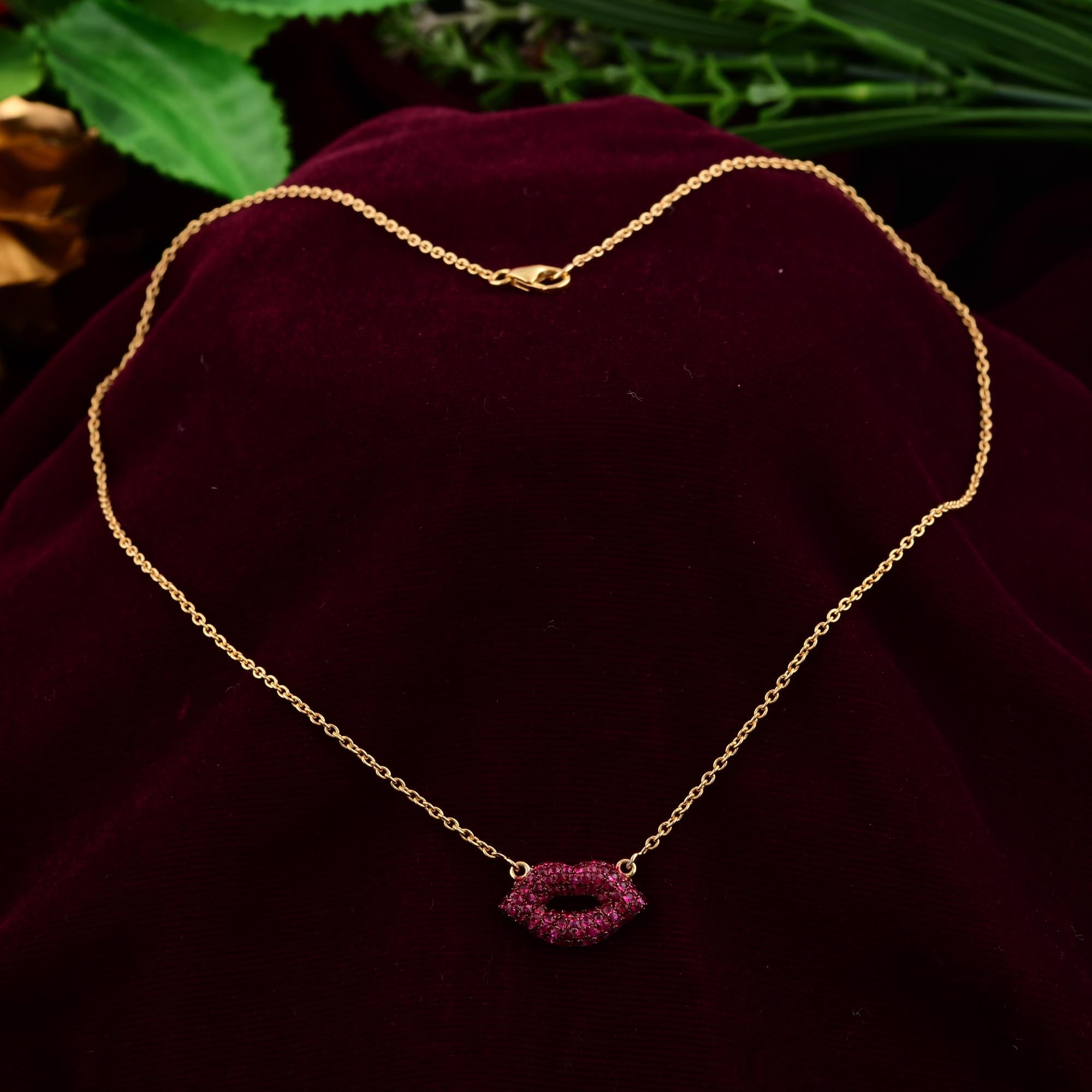 Collier à pendentifs en or jaune 18 carats avec pierres précieuses saphir rose en vente 3