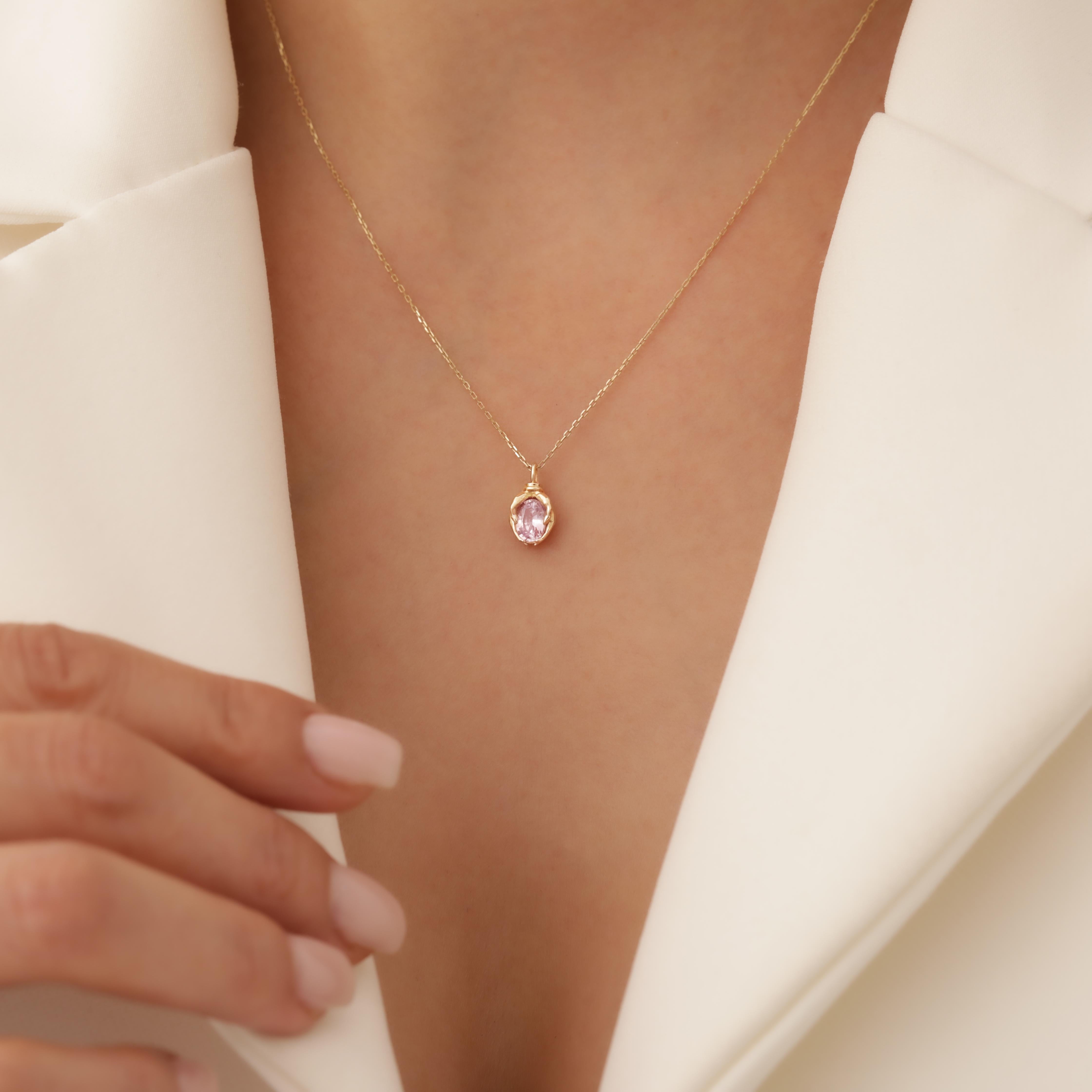 Pink Sapphire ”Gift Of Love” 0.90ct Solid Gold Necklace For Sale 3