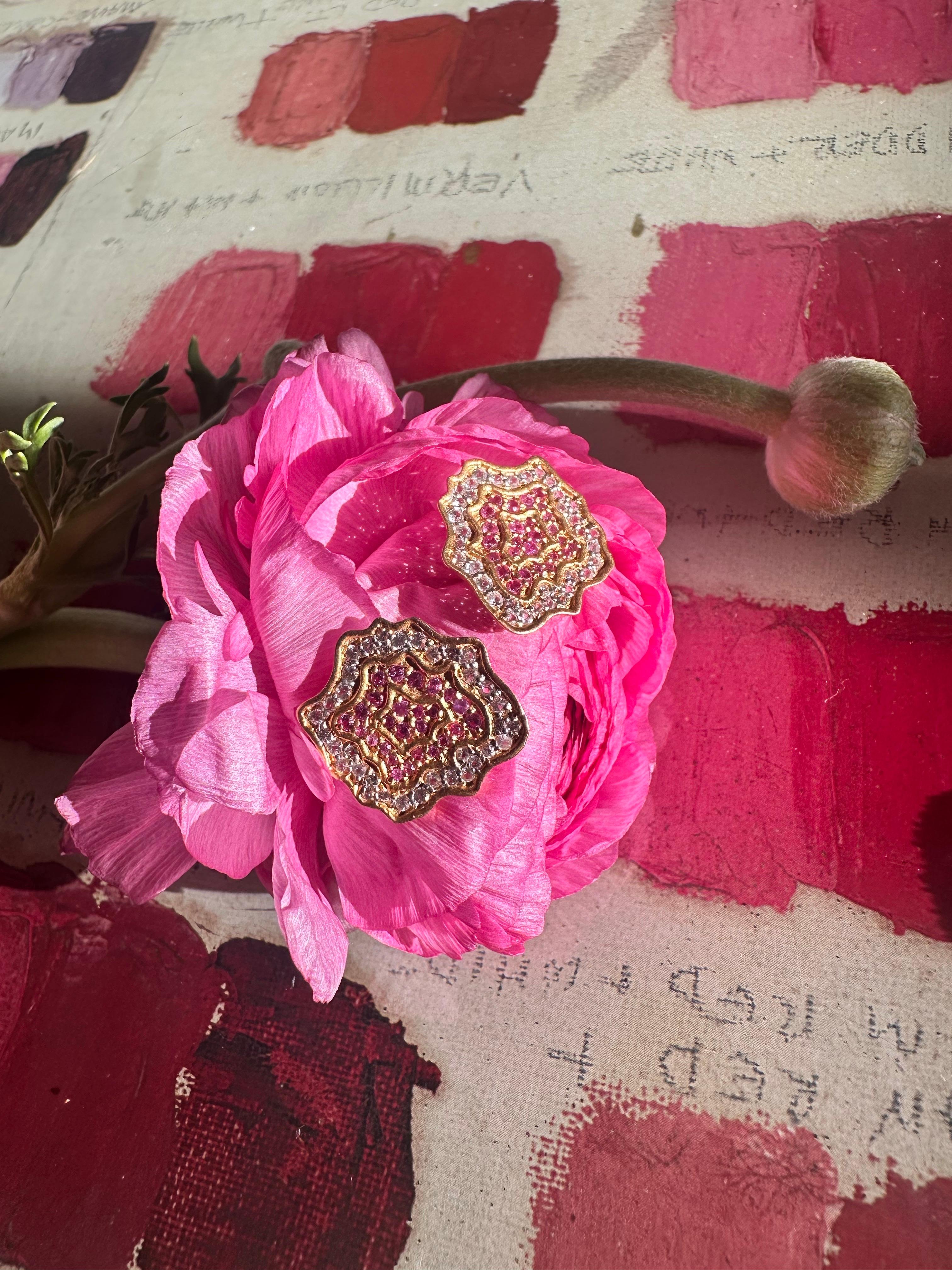 Pink Sapphire Gold Flower Studs by Lauren Harper In New Condition For Sale In Winnetka, IL