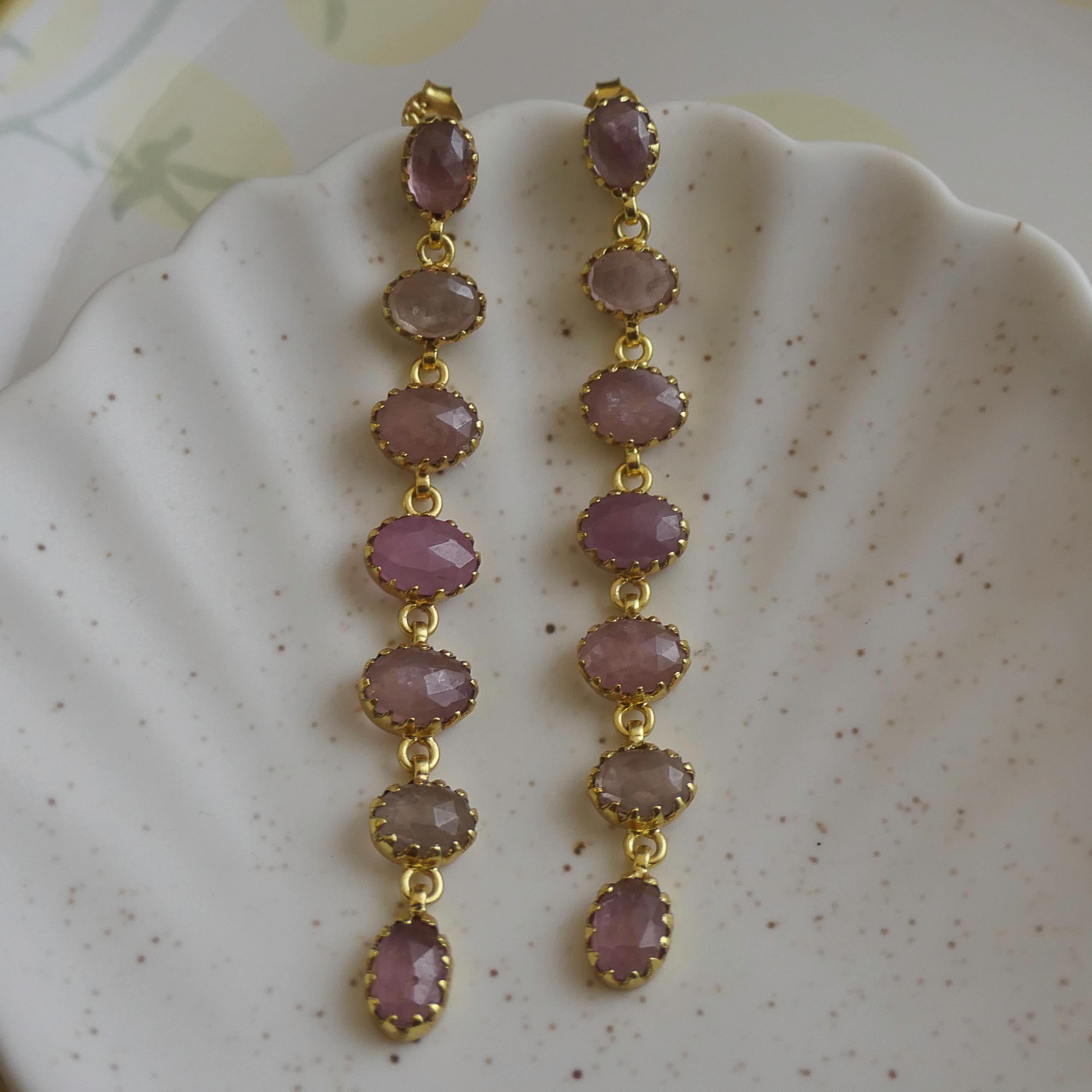 Boucles d'oreilles en argent sterling plaqué or et saphir rose en vente 1