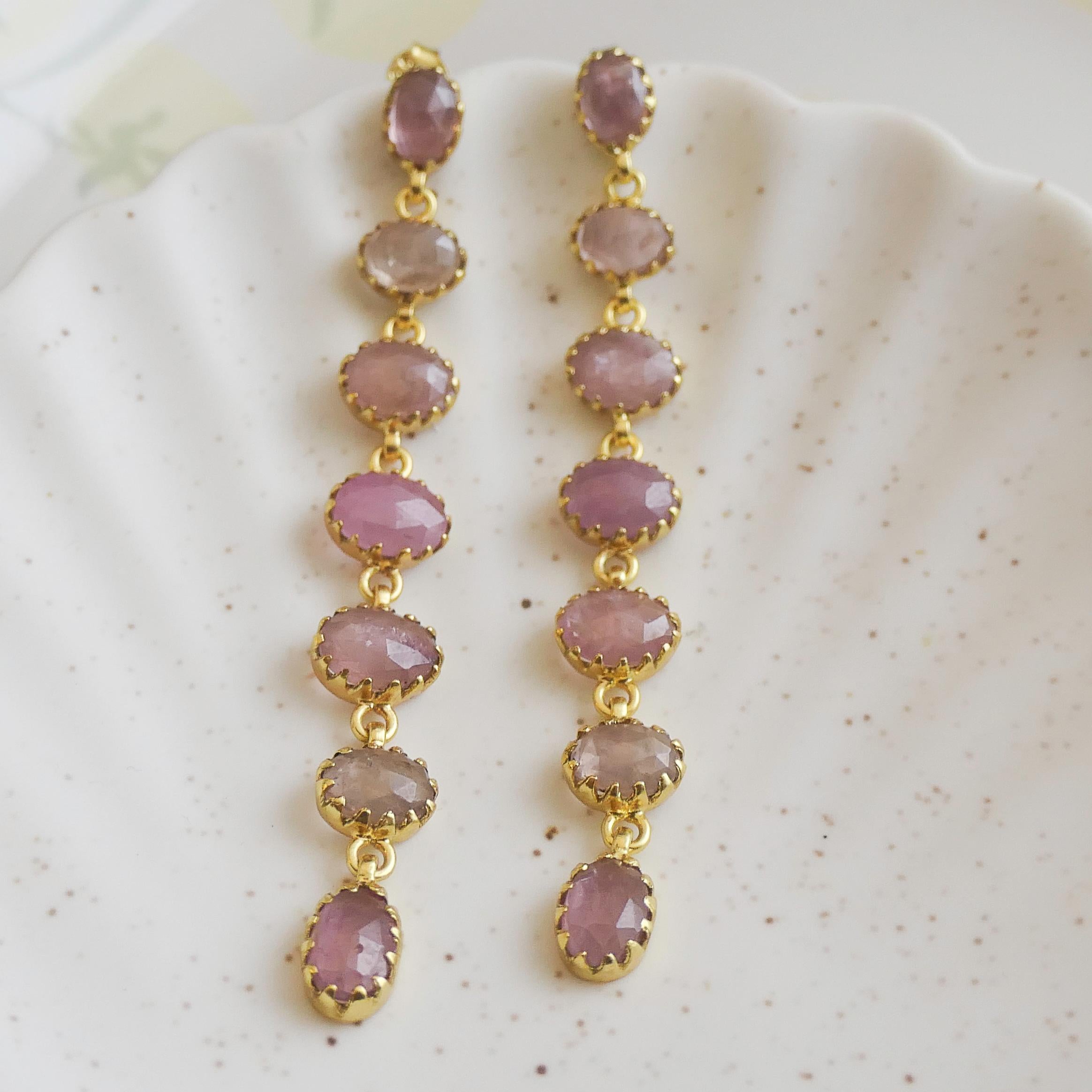 Boucles d'oreilles en argent sterling plaqué or et saphir rose en vente 3