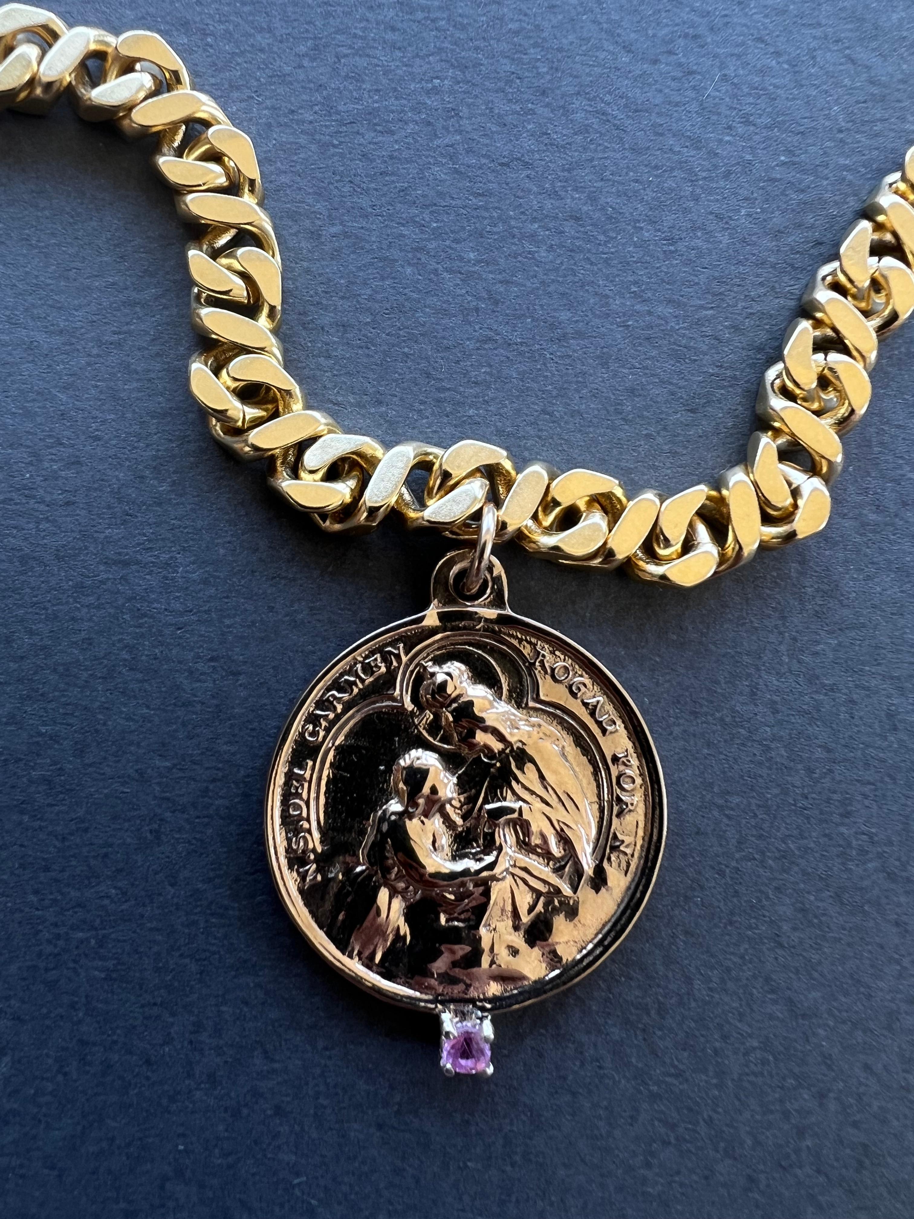 Taille brillant Chaîne collier ras du cou J Dauphin avec médaille en saphir rose Virgin del Carmen en vente