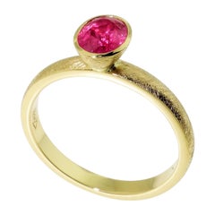 Pink Sapphire Modernist 18 Karat Gold Stacking Ring Fine Estate Jewelry