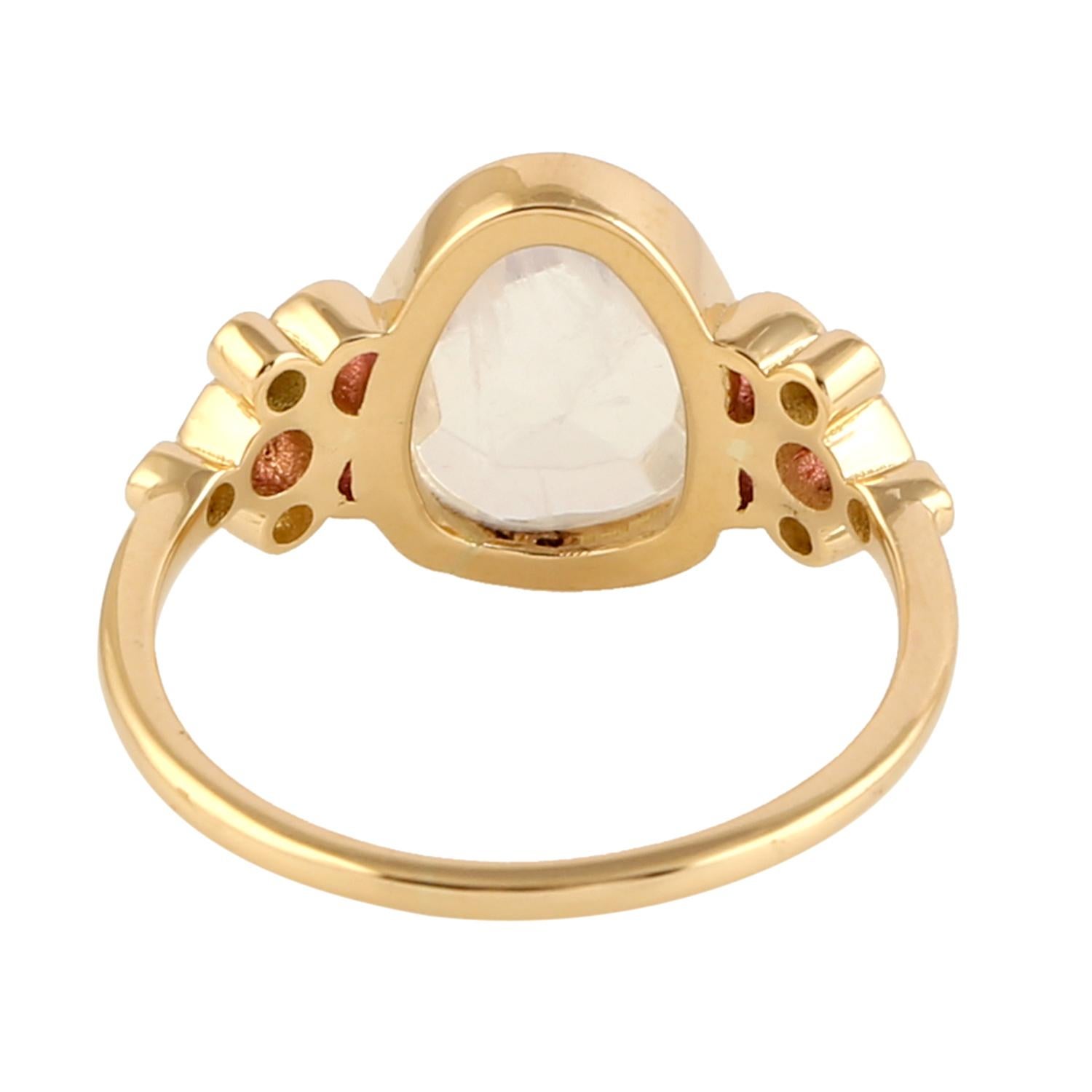 Ring aus 18 Karat Gold mit rosa Saphir, Mondstein und Diamant (Zeitgenössisch) im Angebot