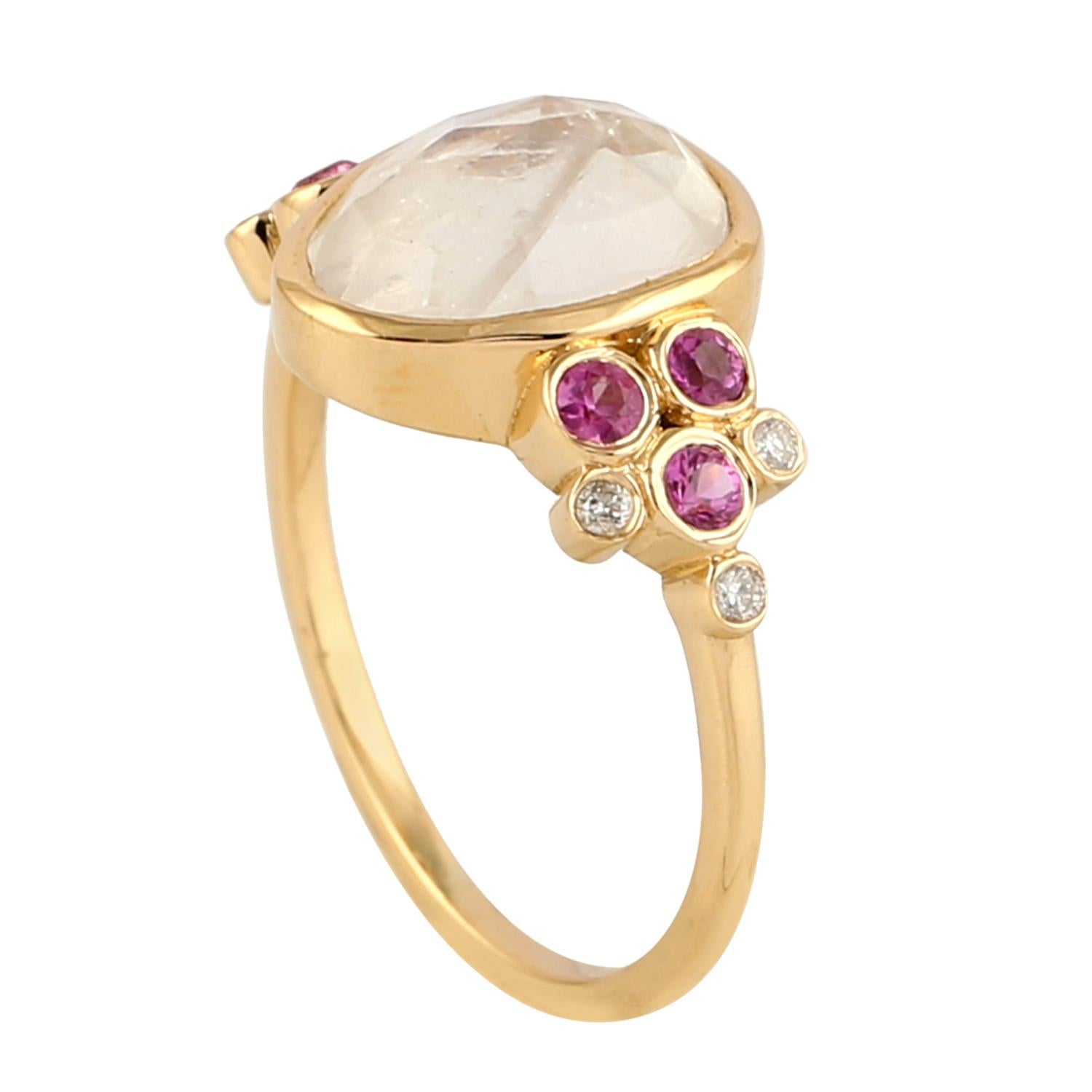 Ring aus 18 Karat Gold mit rosa Saphir, Mondstein und Diamant (Rosenschliff) im Angebot
