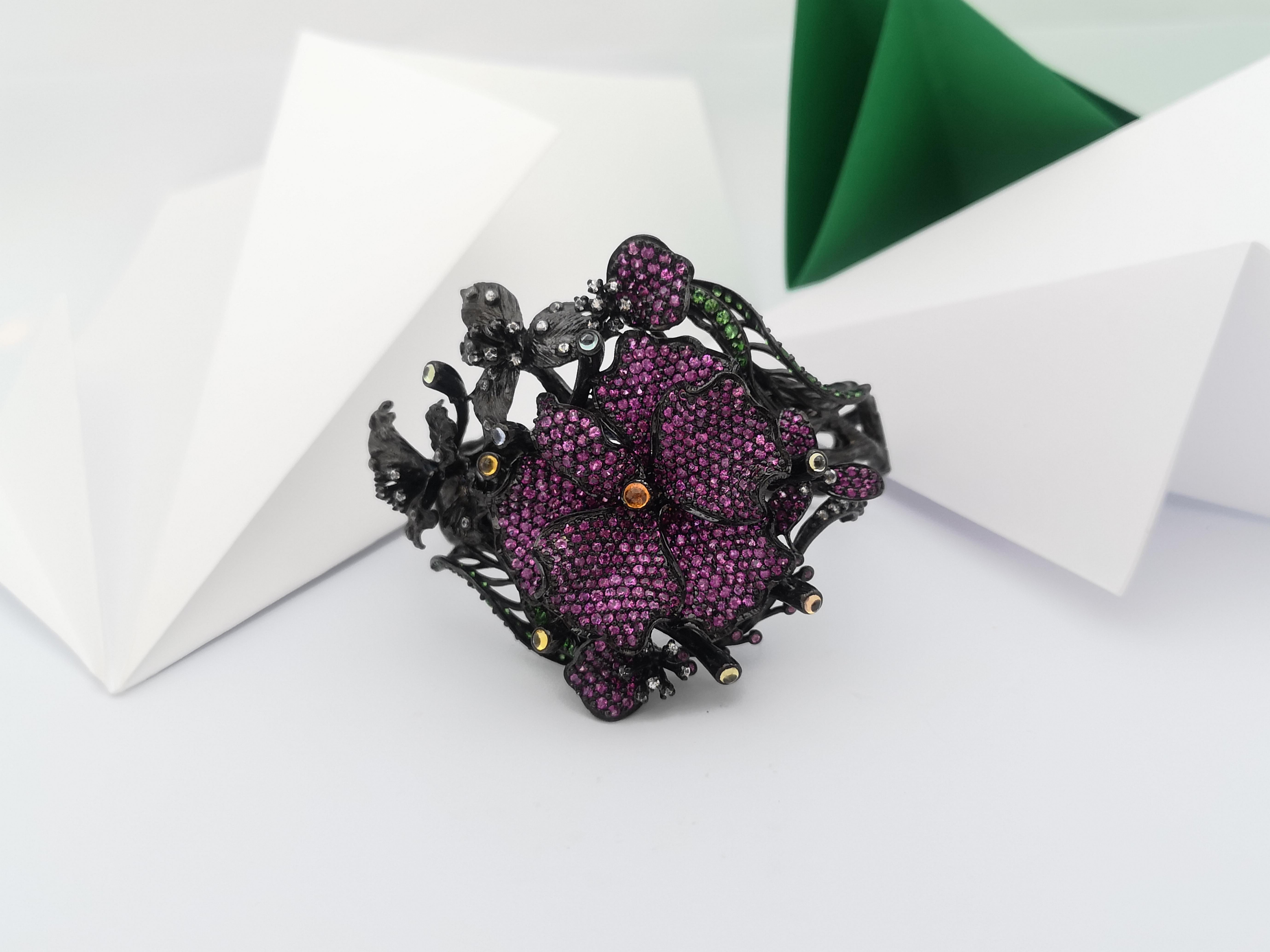 Armreif mit rosa Saphiren, mehrfarbigen Saphiren und Tsavoritblumen  in Silber im Angebot 7