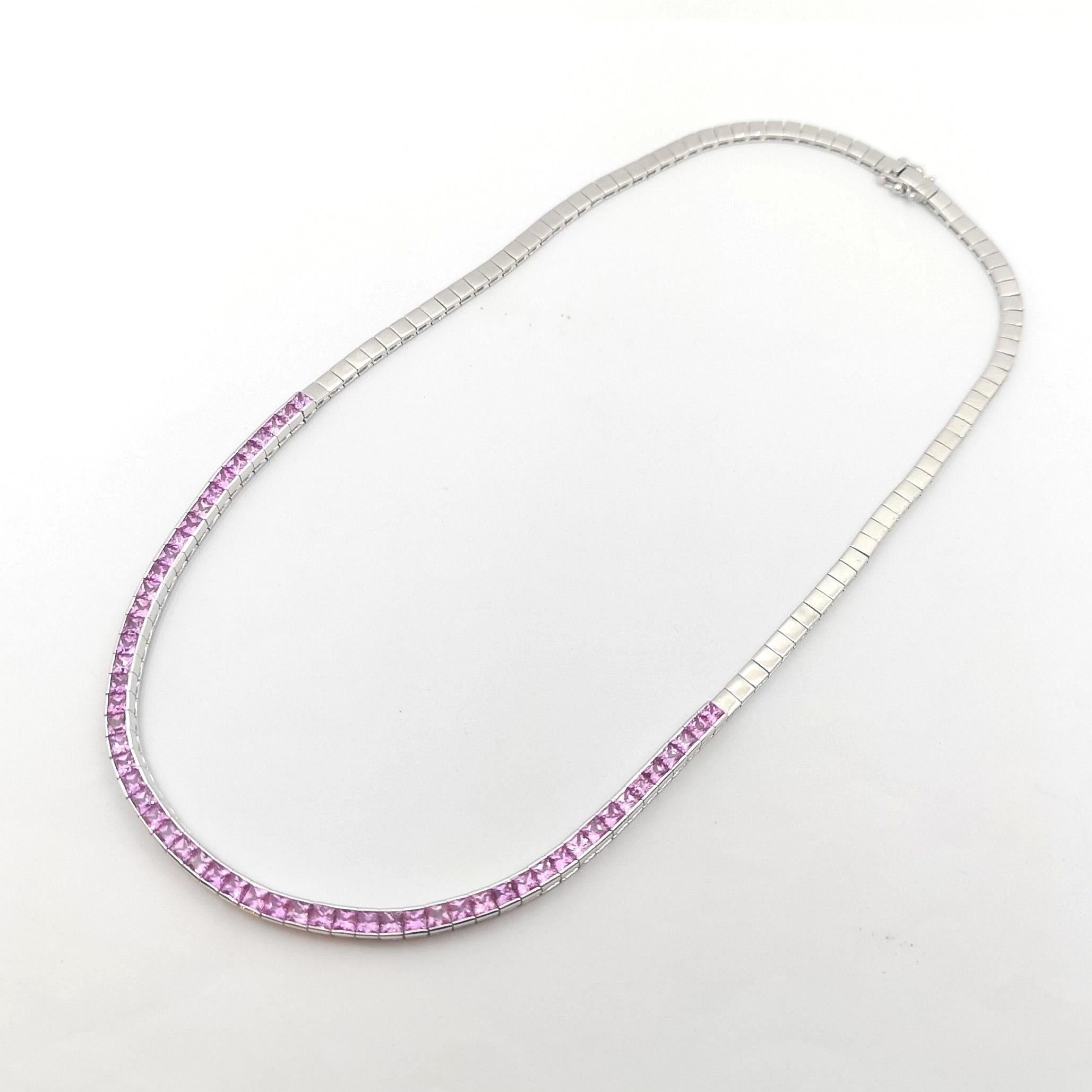 Taglio princess Collana con zaffiri rosa incastonati in oro bianco 18 carati in vendita