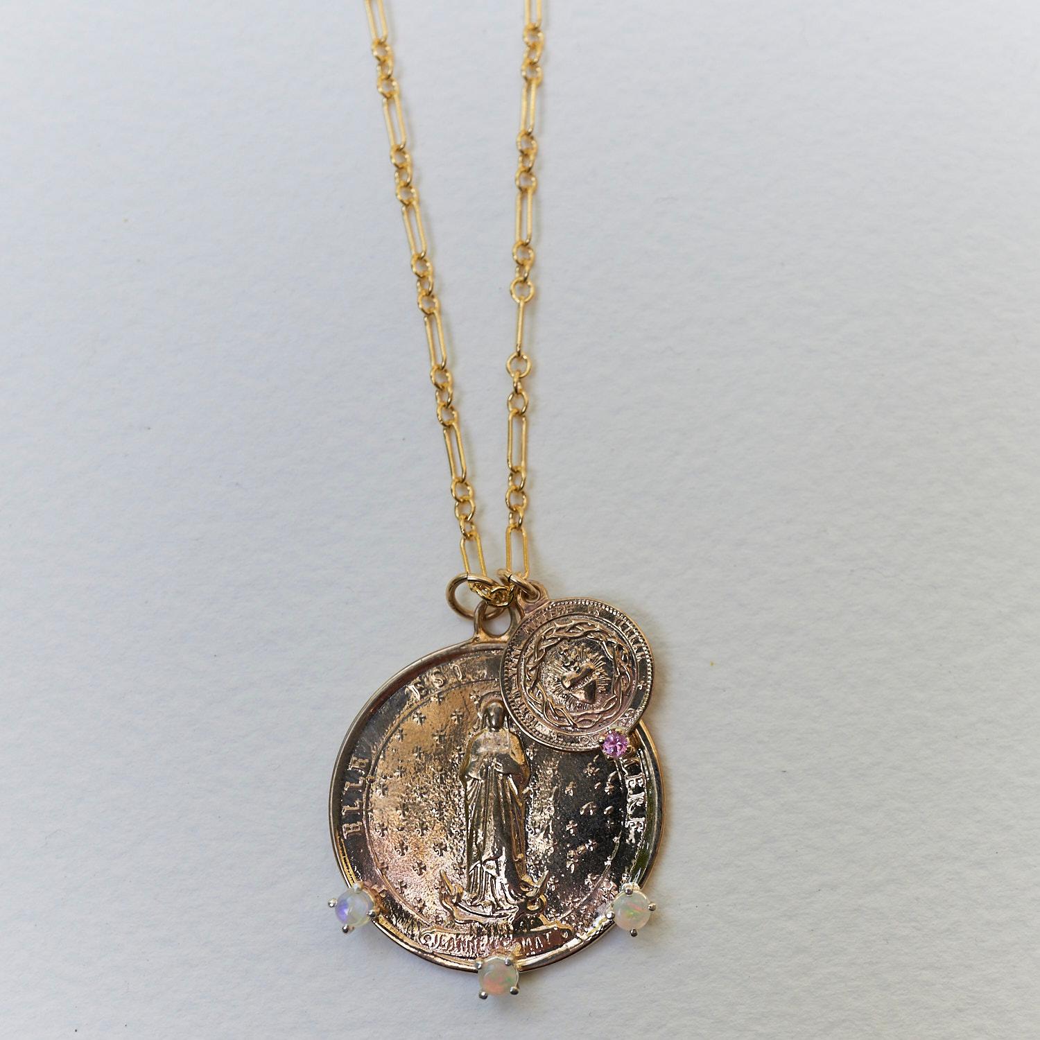 Chaîne collier en opale et saphir rose J Dauphin avec médaille en forme de cœur français Neuf - En vente à Los Angeles, CA