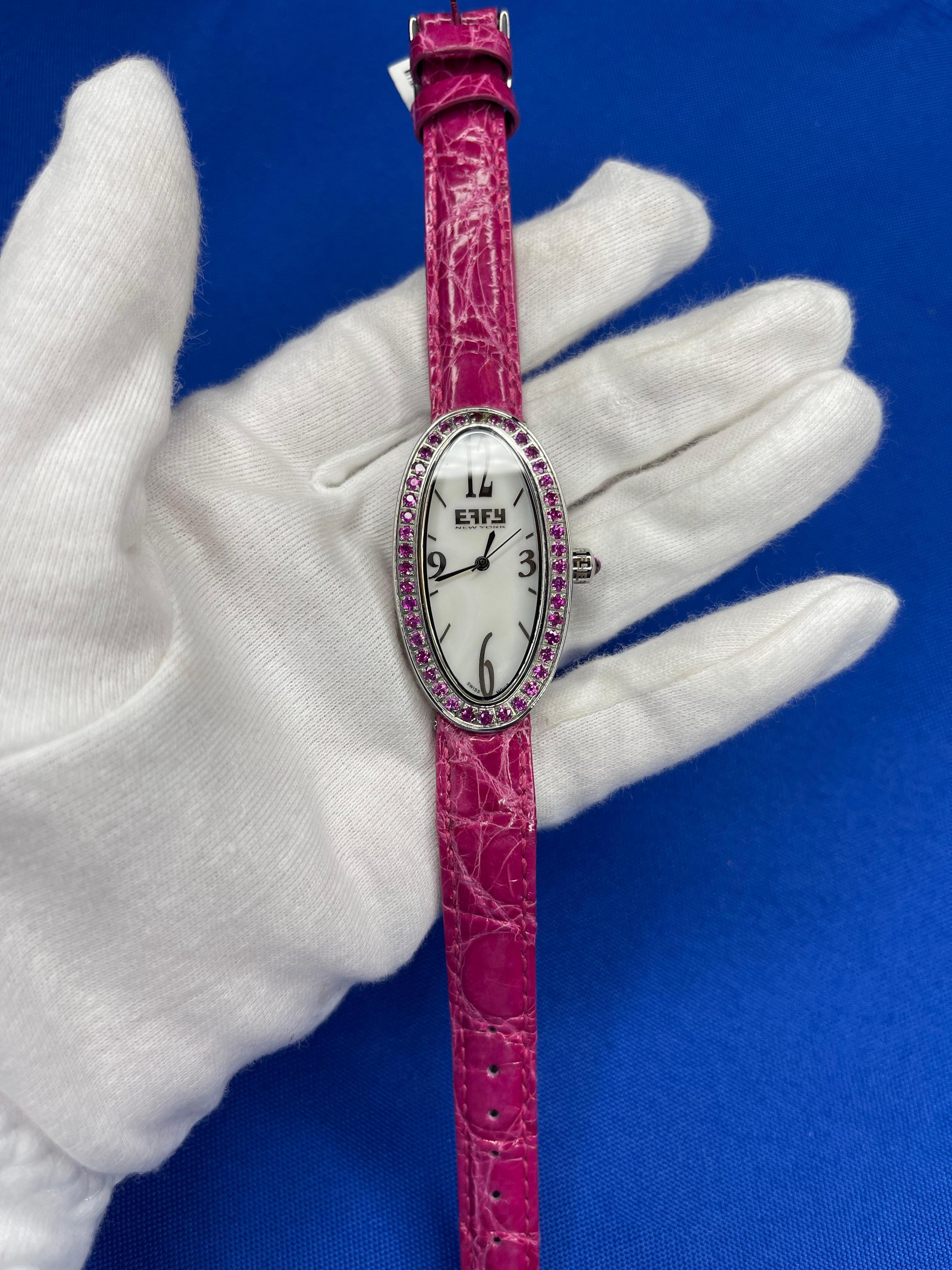 Exotische Lederbanduhr mit rosa Saphir und Pav-Zifferblatt aus Schweizer Quarz (Gemischter Schliff) im Angebot