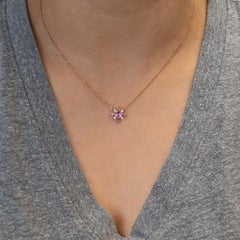 Colgante de Zafiro Rosa, Acentos de Diamante y Zafiro: Oro macizo de 14k con cadena