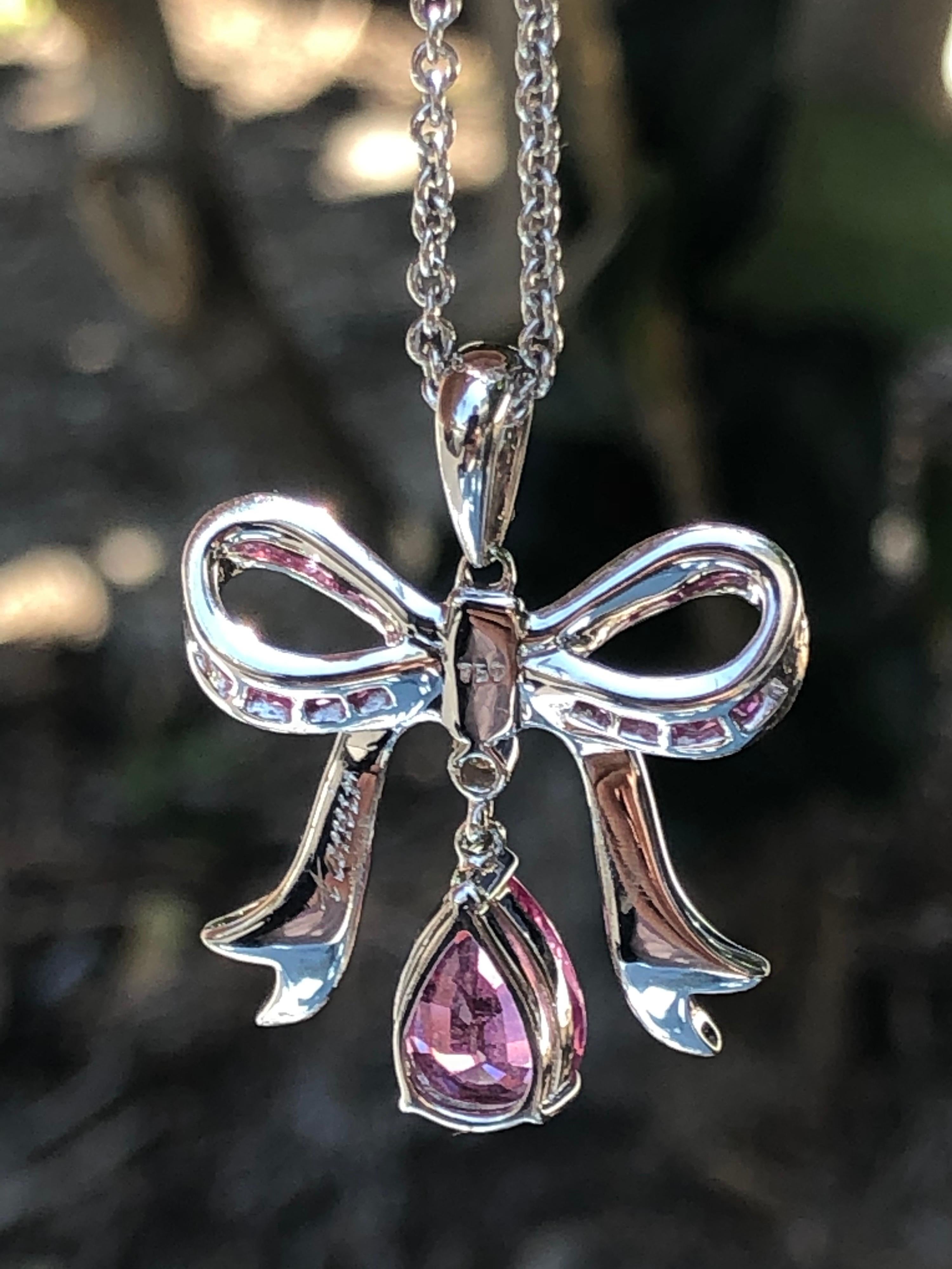 Women's Pink Sapphire Pendant Necklace 1.94 Carat For Sale