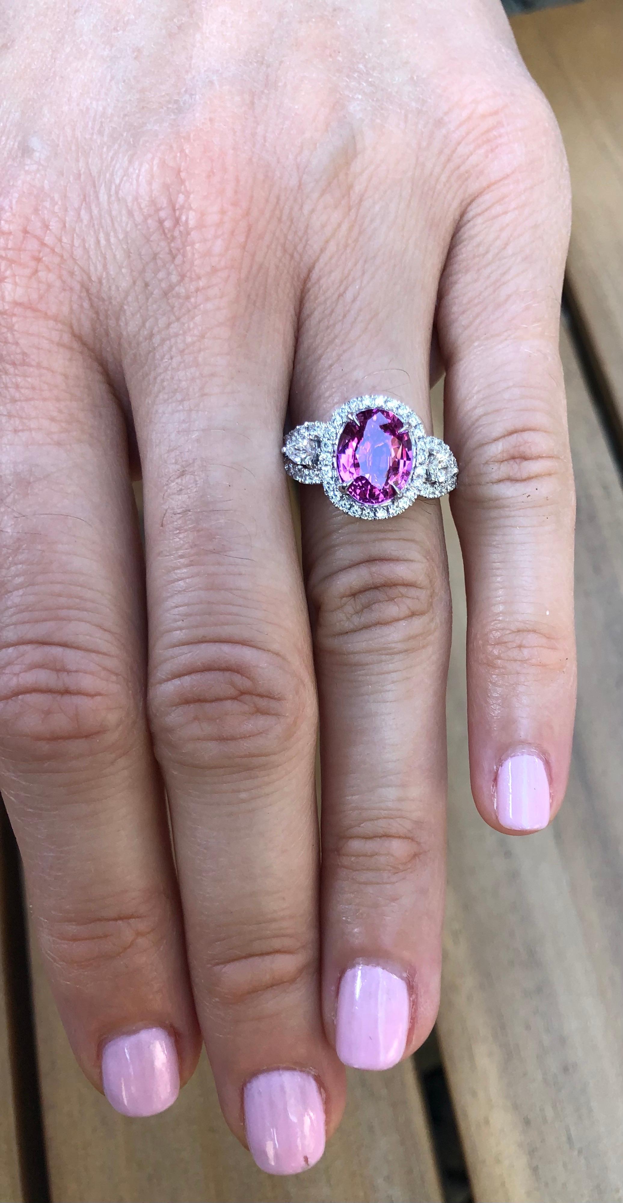 Pink Sapphire Ring 3.07 Carat Oval In New Condition In Beverly Hills, CA