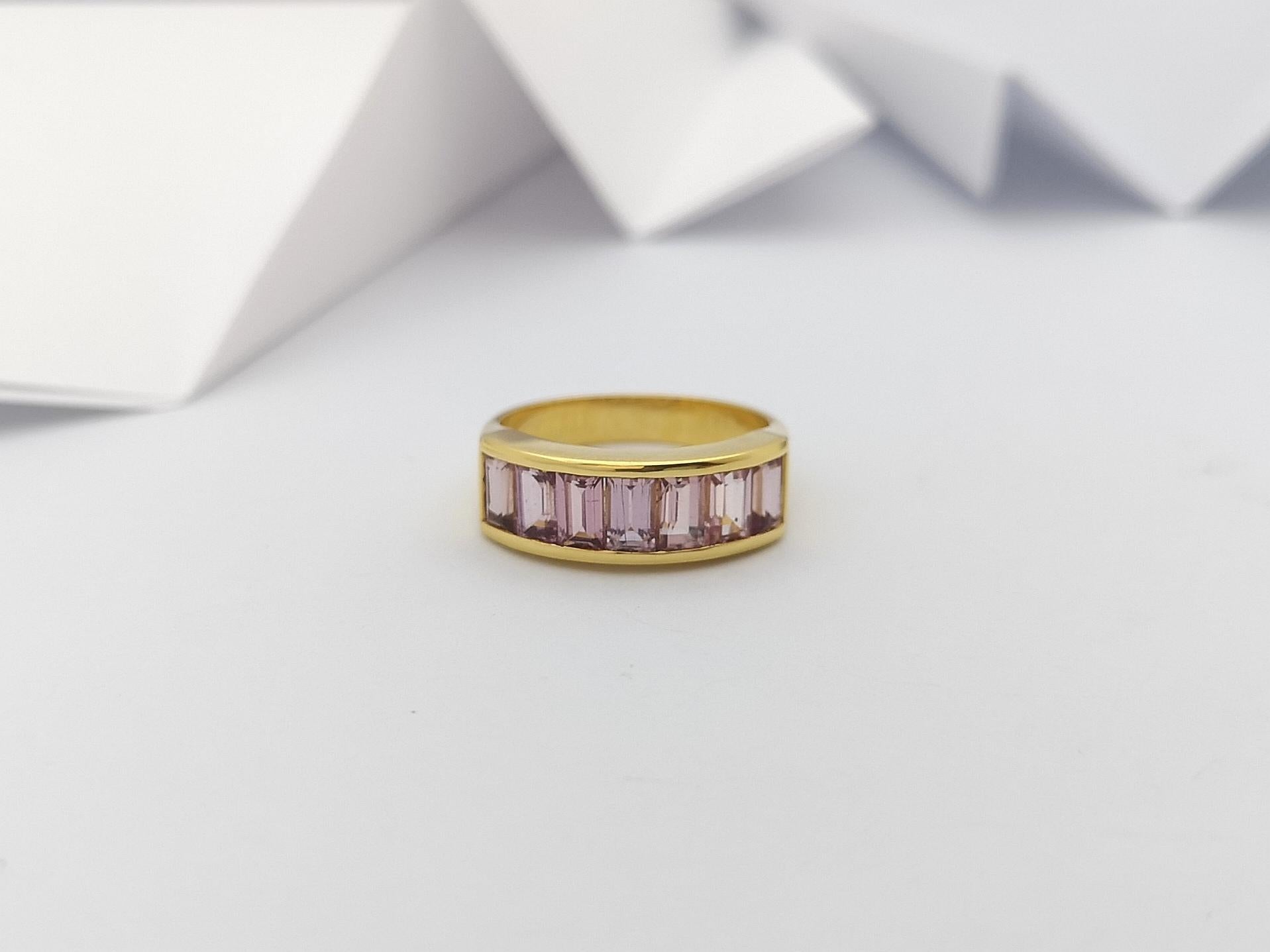 Pink Sapphire Ring Set in 18 Karat Gold Settings In New Condition For Sale In Bangkok, TH