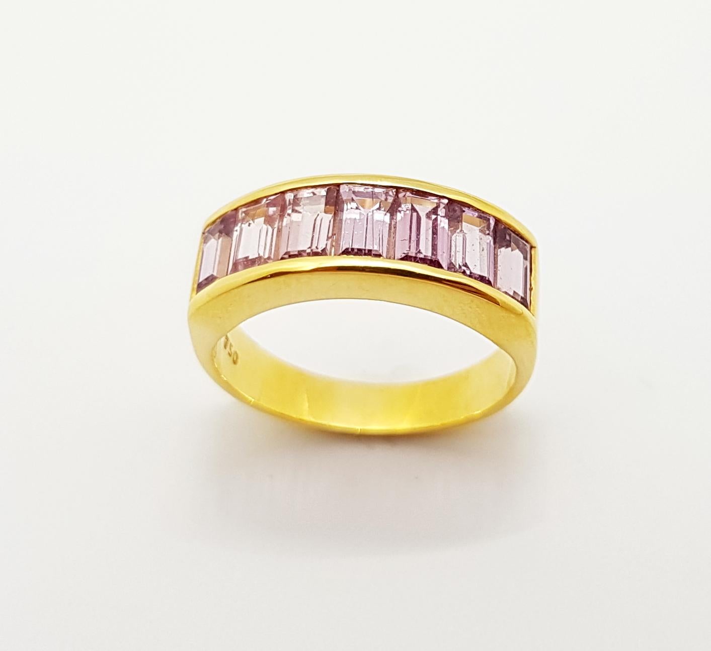 Women's or Men's Pink Sapphire Ring Set in 18 Karat Gold Settings For Sale