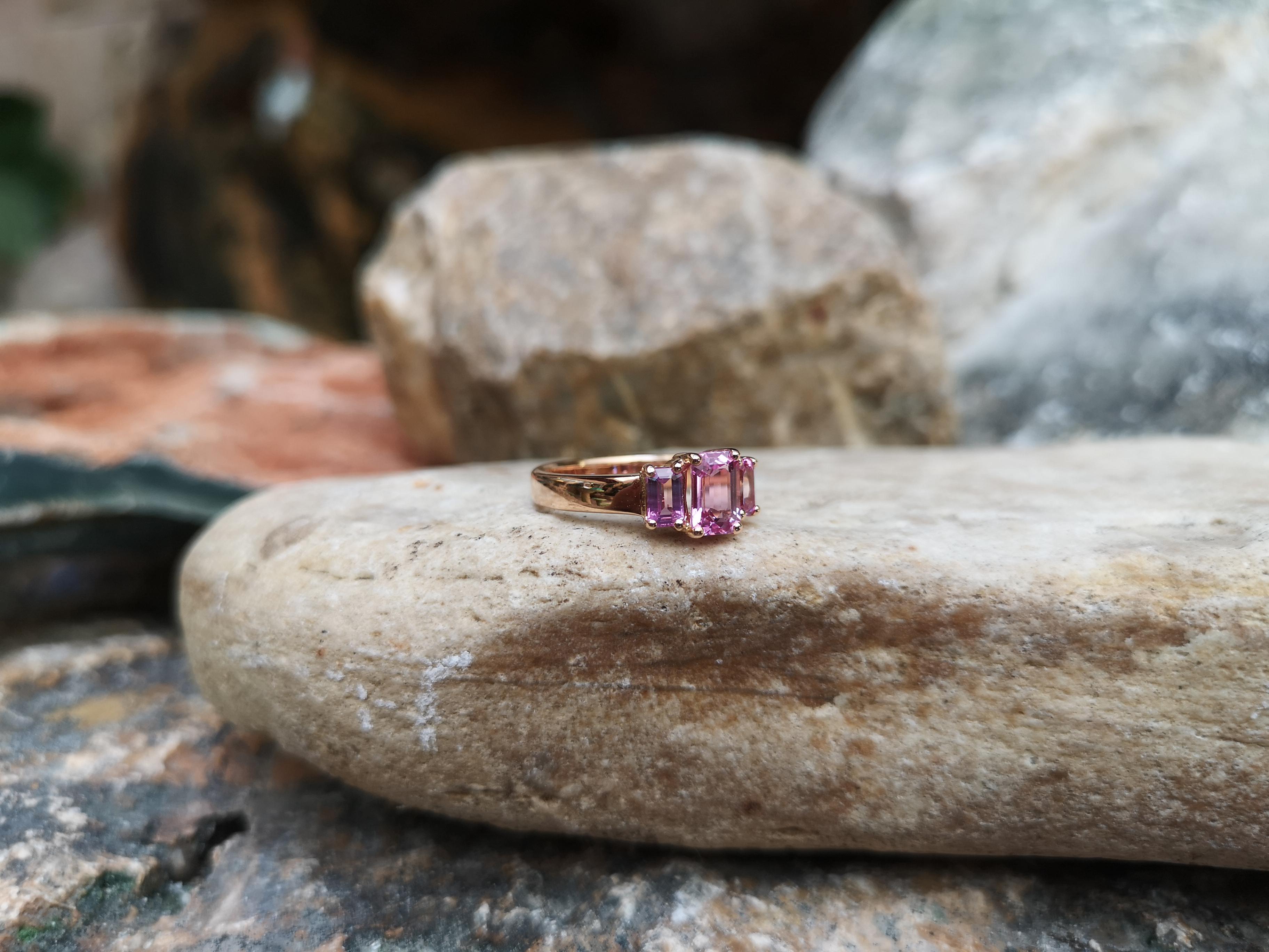 Pink Sapphire Ring set in 18 Karat Rose Gold Settings In New Condition For Sale In Bangkok, TH