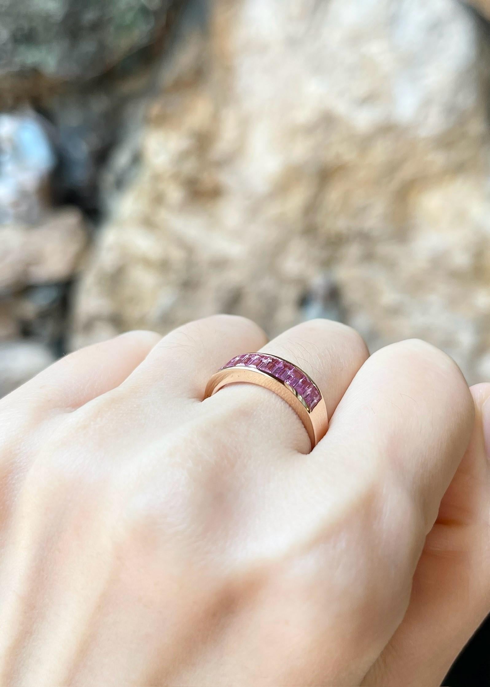 Contemporary Pink Sapphire Ring set in 18K Rose Gold Settings For Sale