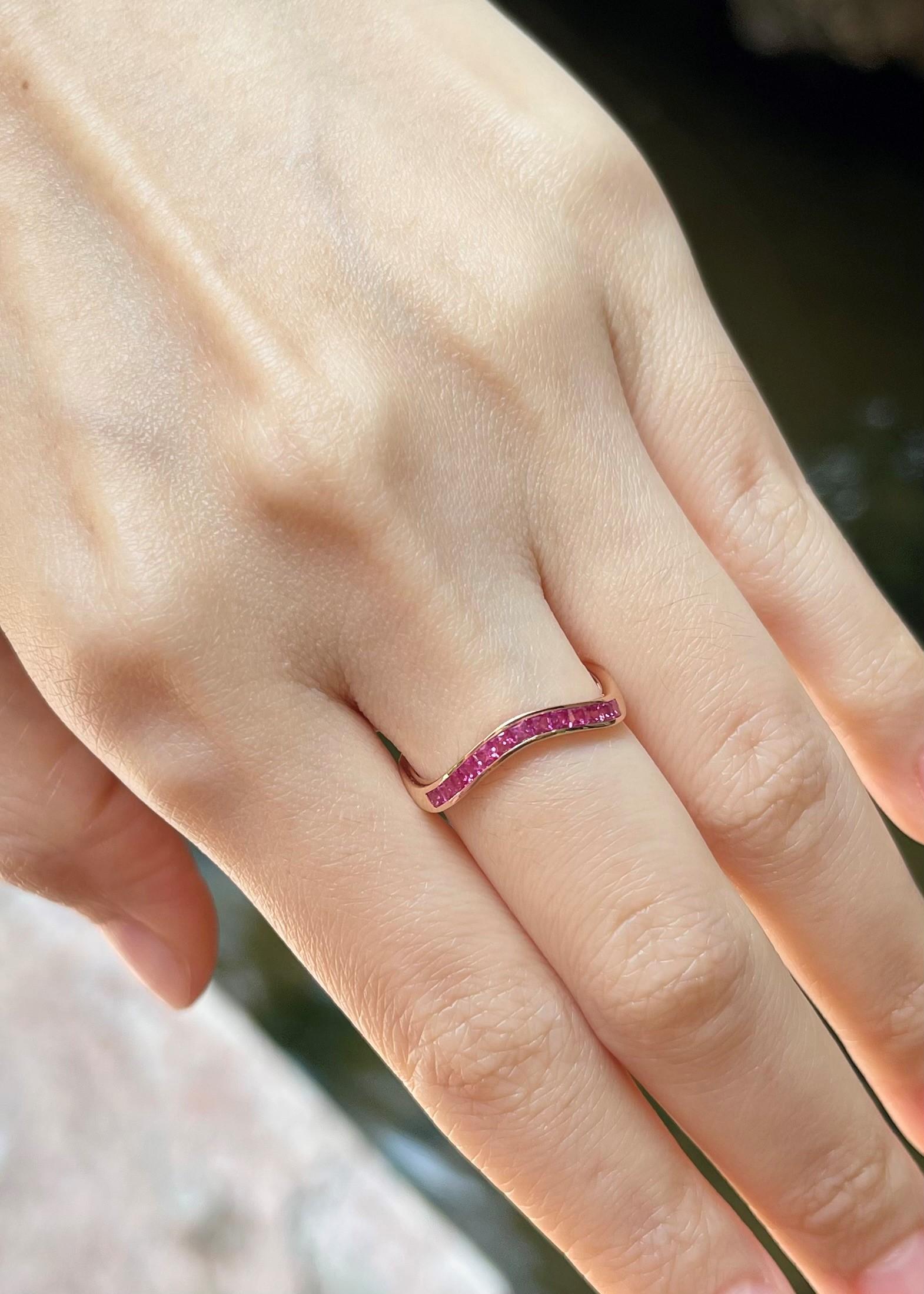 Contemporary Pink Sapphire Ring set in 18K Rose Gold Settings For Sale