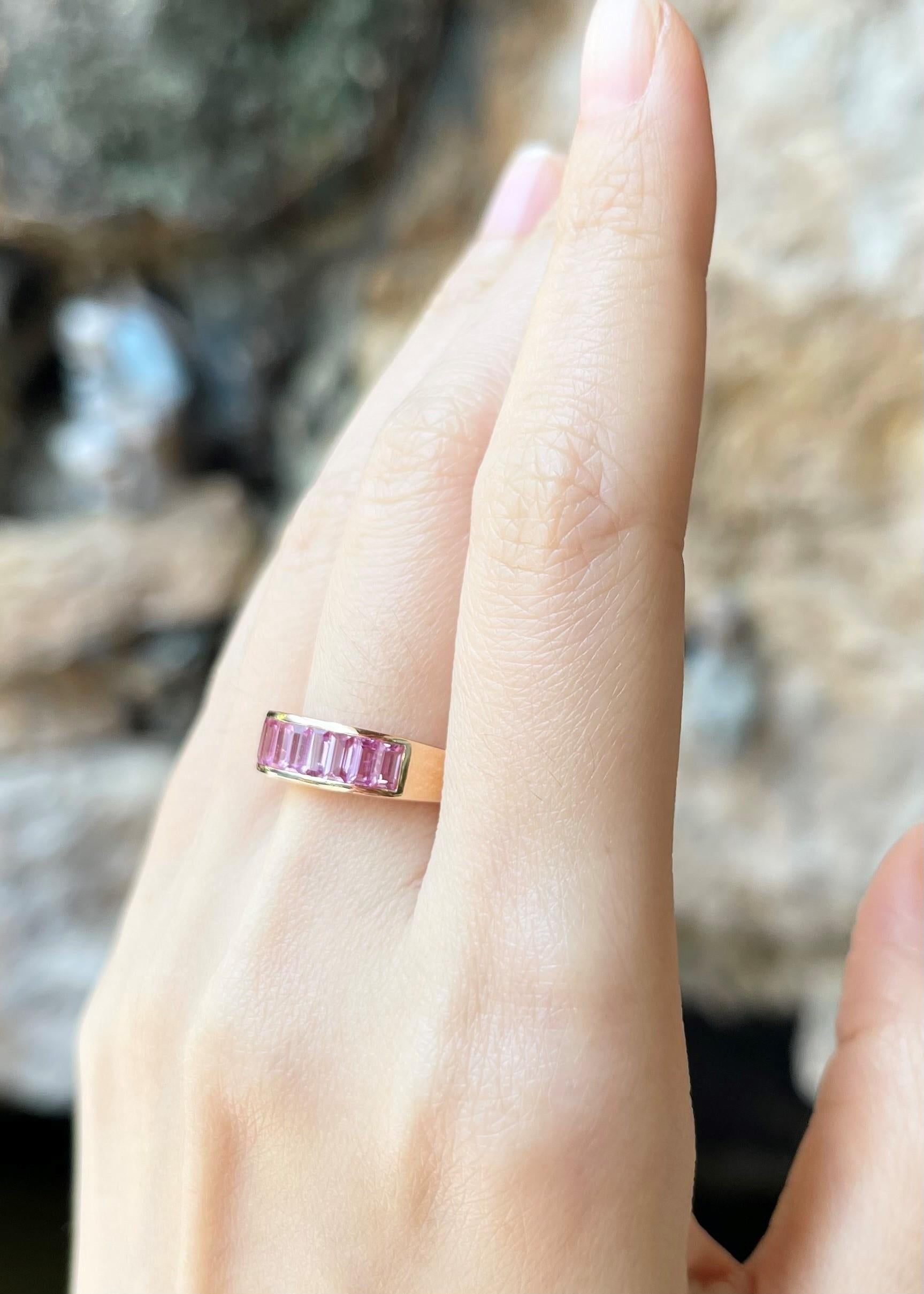 Pink Sapphire Ring set in 18K Rose Gold Settings In New Condition For Sale In Bangkok, TH