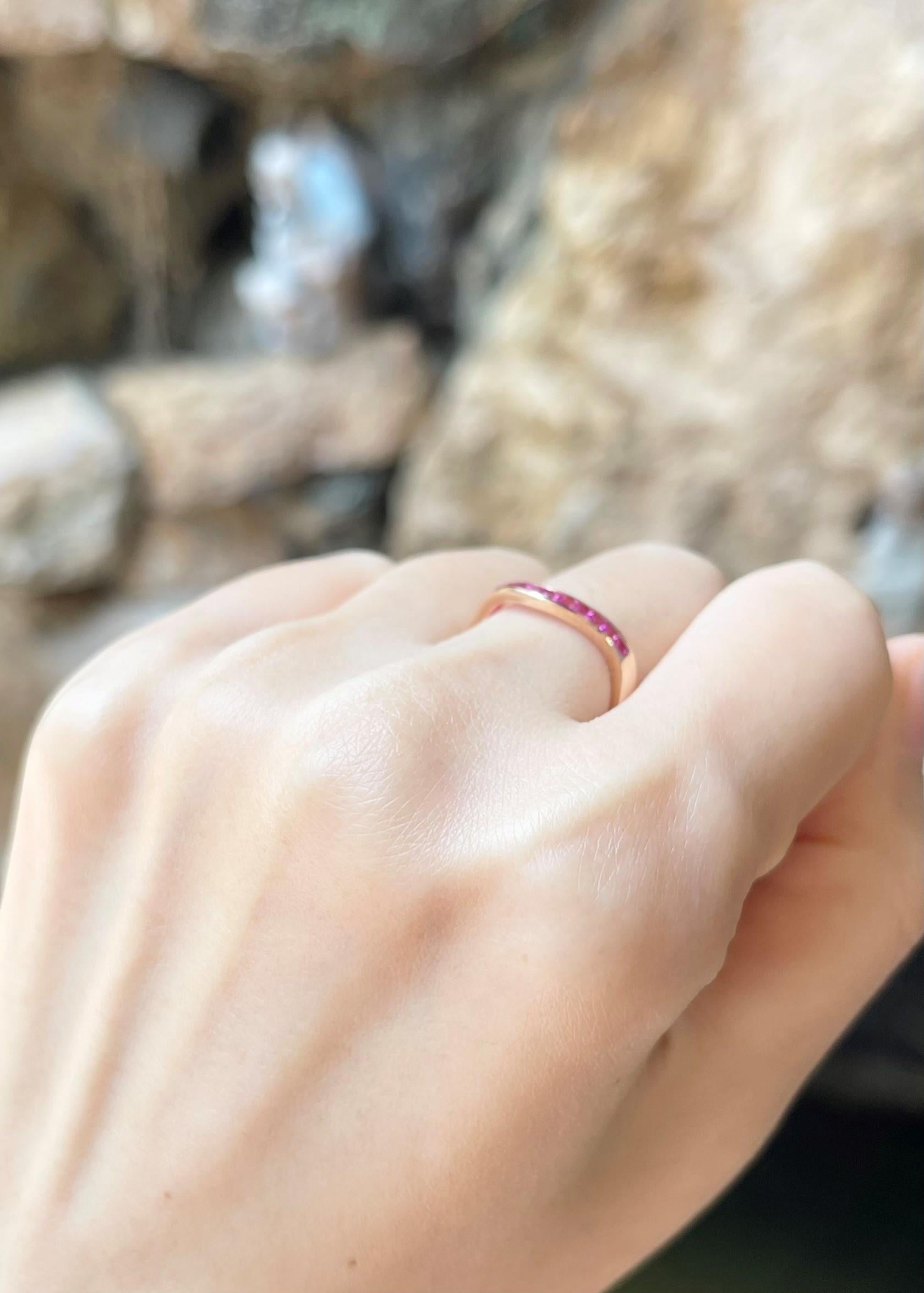 Pink Sapphire Ring set in 18K Rose Gold Settings In New Condition For Sale In Bangkok, TH