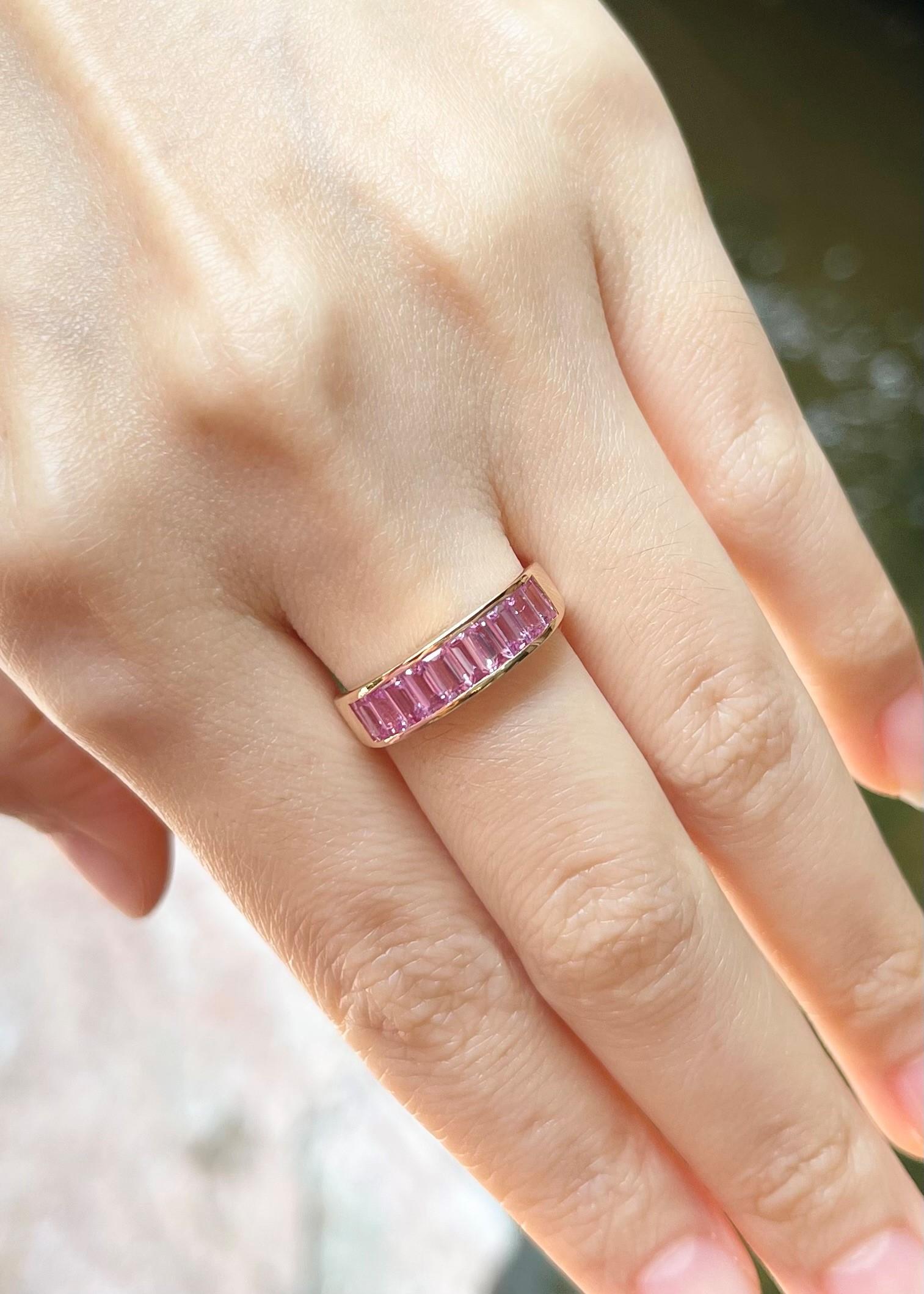 Women's or Men's Pink Sapphire Ring set in 18K Rose Gold Settings For Sale