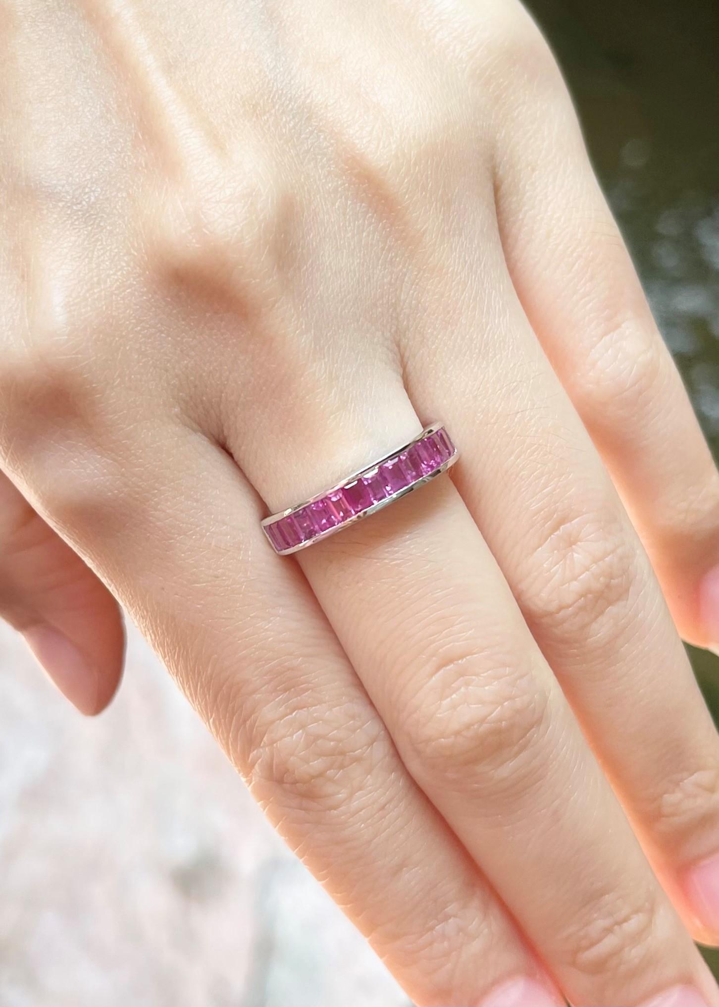 Pink Sapphire Ring set in 18K White Gold Settings In New Condition For Sale In Bangkok, TH