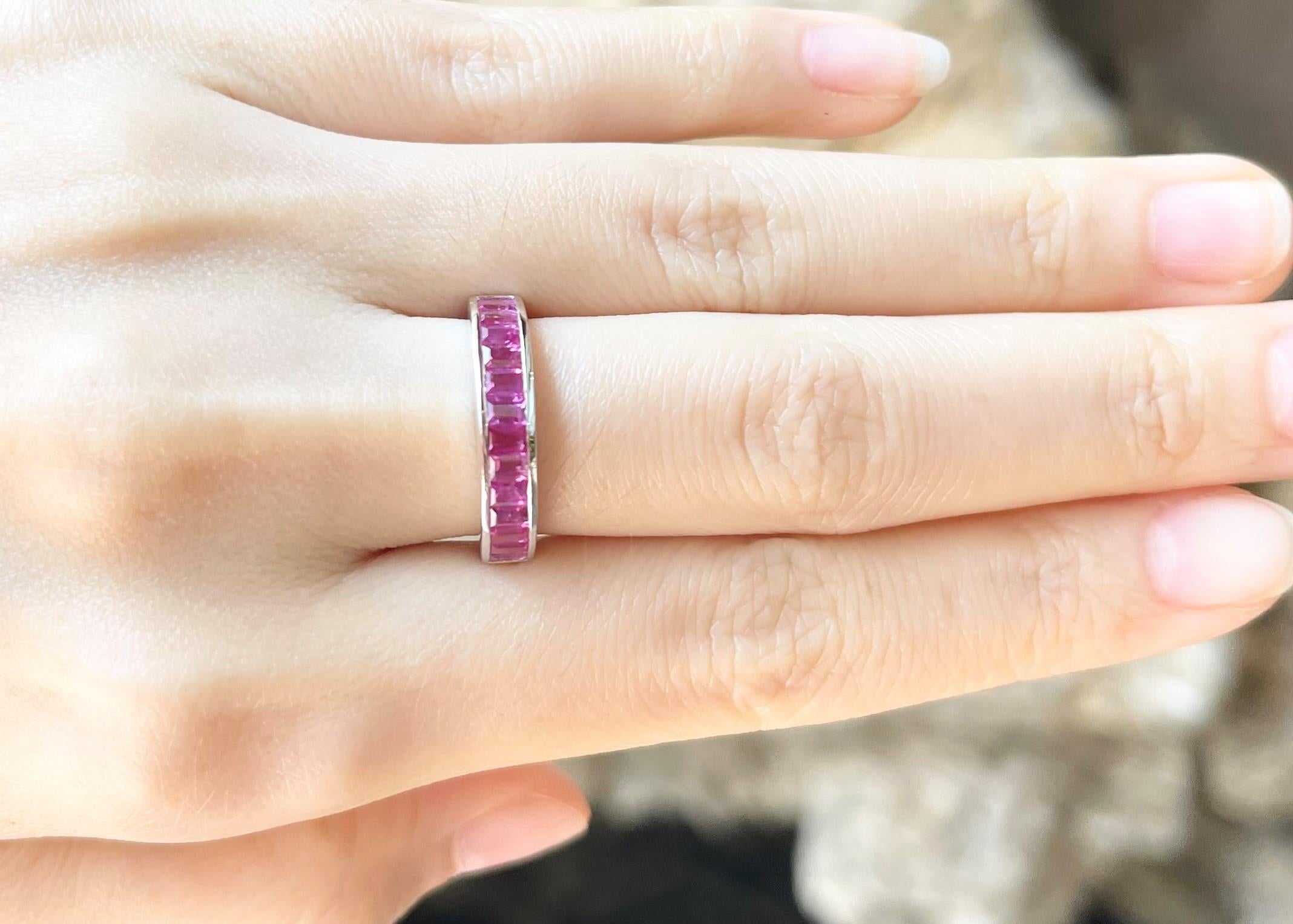 Women's or Men's Pink Sapphire Ring set in 18K White Gold Settings For Sale