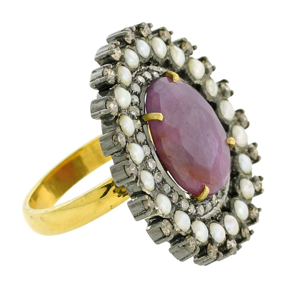 This pretty Pink sapphire ring with Diamonds and Pearl in Gold and Silver can be matched to any of your summer floral dress for day or night party.

Ring Size: 7 ( can be sized )

18Kt: 3.42g
Diamond: 1.22ct
Multi Sapphire: 6.95Cts
Pearl: 2.05Cts