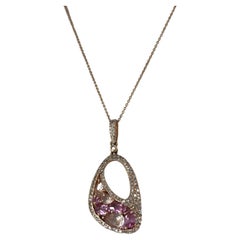 Collier pendentif en saphir rose, quartz rose et diamants