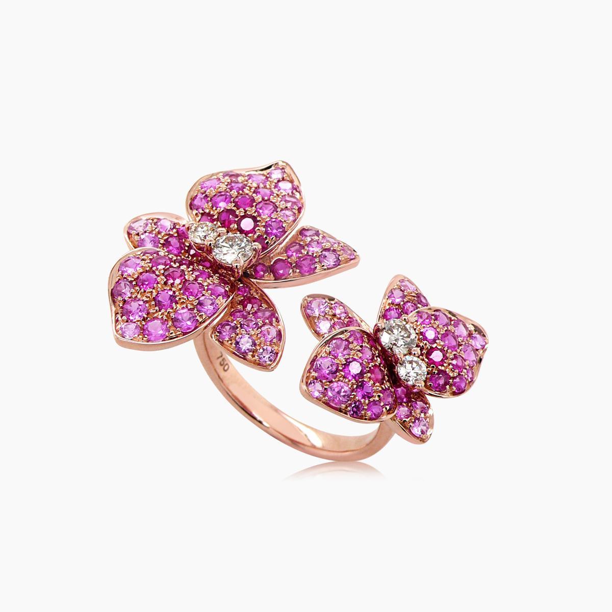 Taille mixte Bague en or rose 18 carats saphir rose, rubis et diamants fantaisie The Lilly Flower en vente