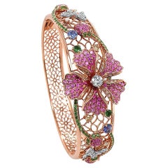 Bracciale in oro rosa con zaffiro rosa, rubino e diamante bianco con farfalla floreale