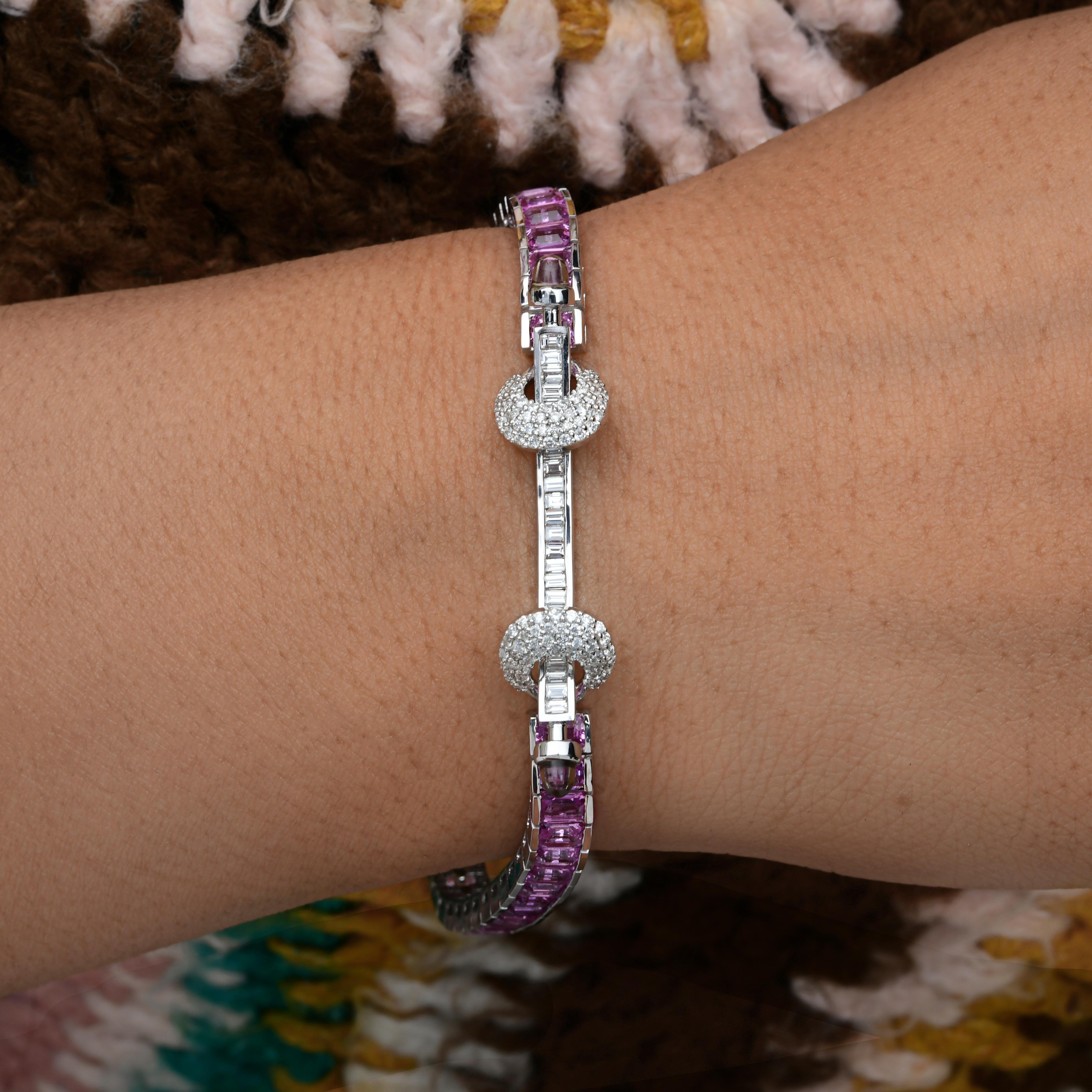 Moderno Zaffiro rosa Smokey SI Clarity HI Color Diamond Bracciale in oro bianco 18 carati in vendita