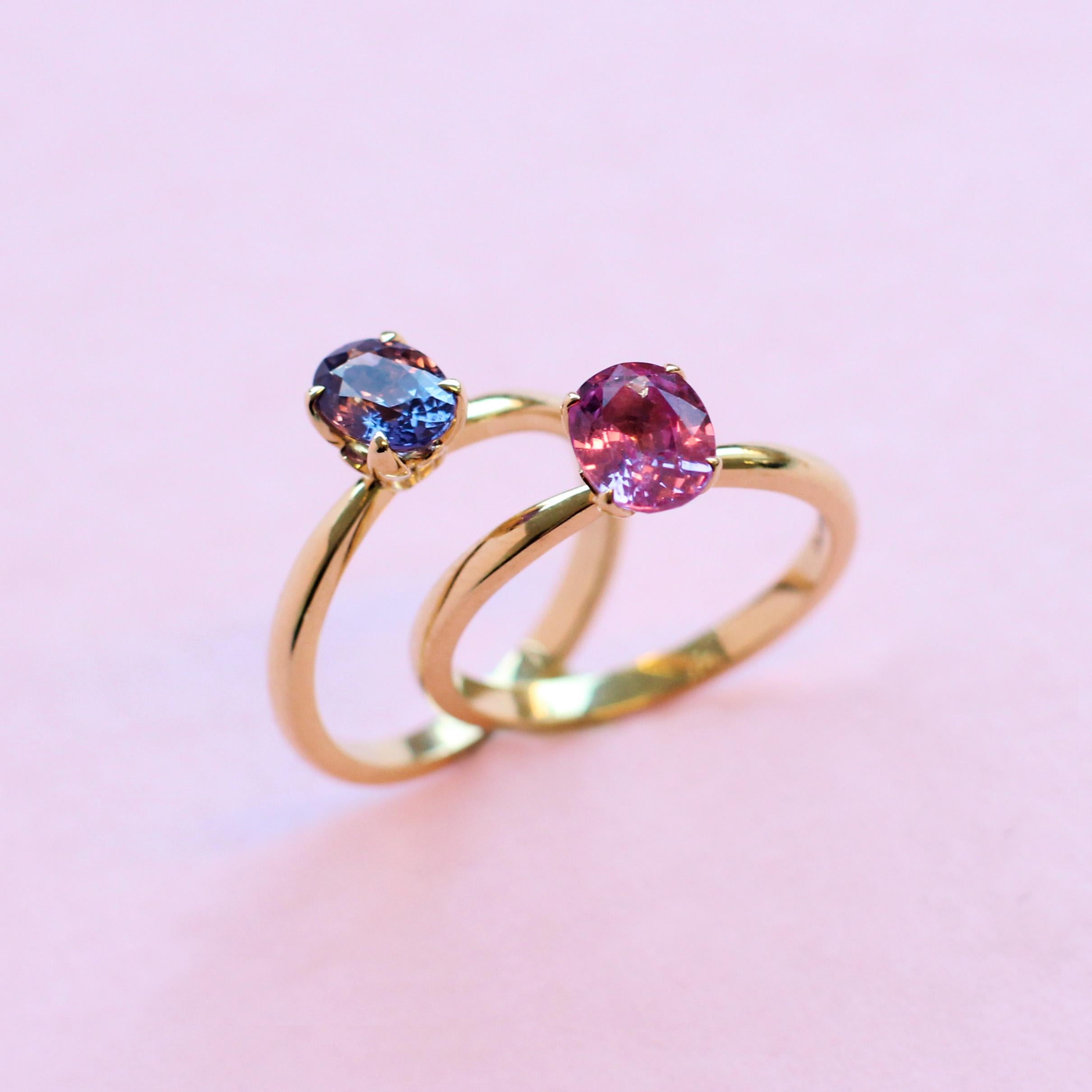 Pink Sapphire Solitaire Ring in 18 Karat Yellow Gold In New Condition For Sale In London, GB