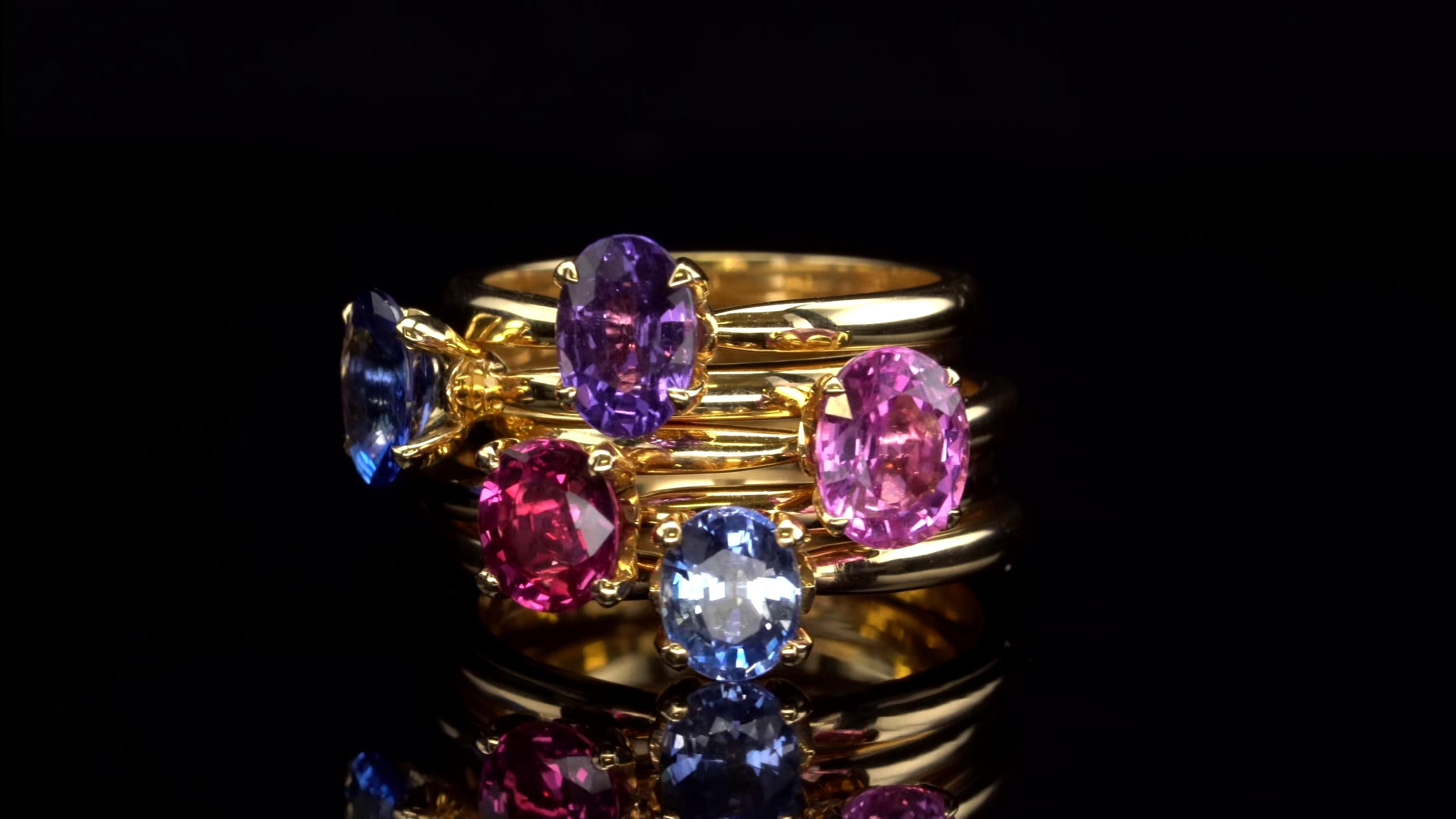 Pink Sapphire Solitaire Ring in 18 Karat Yellow Gold For Sale 1