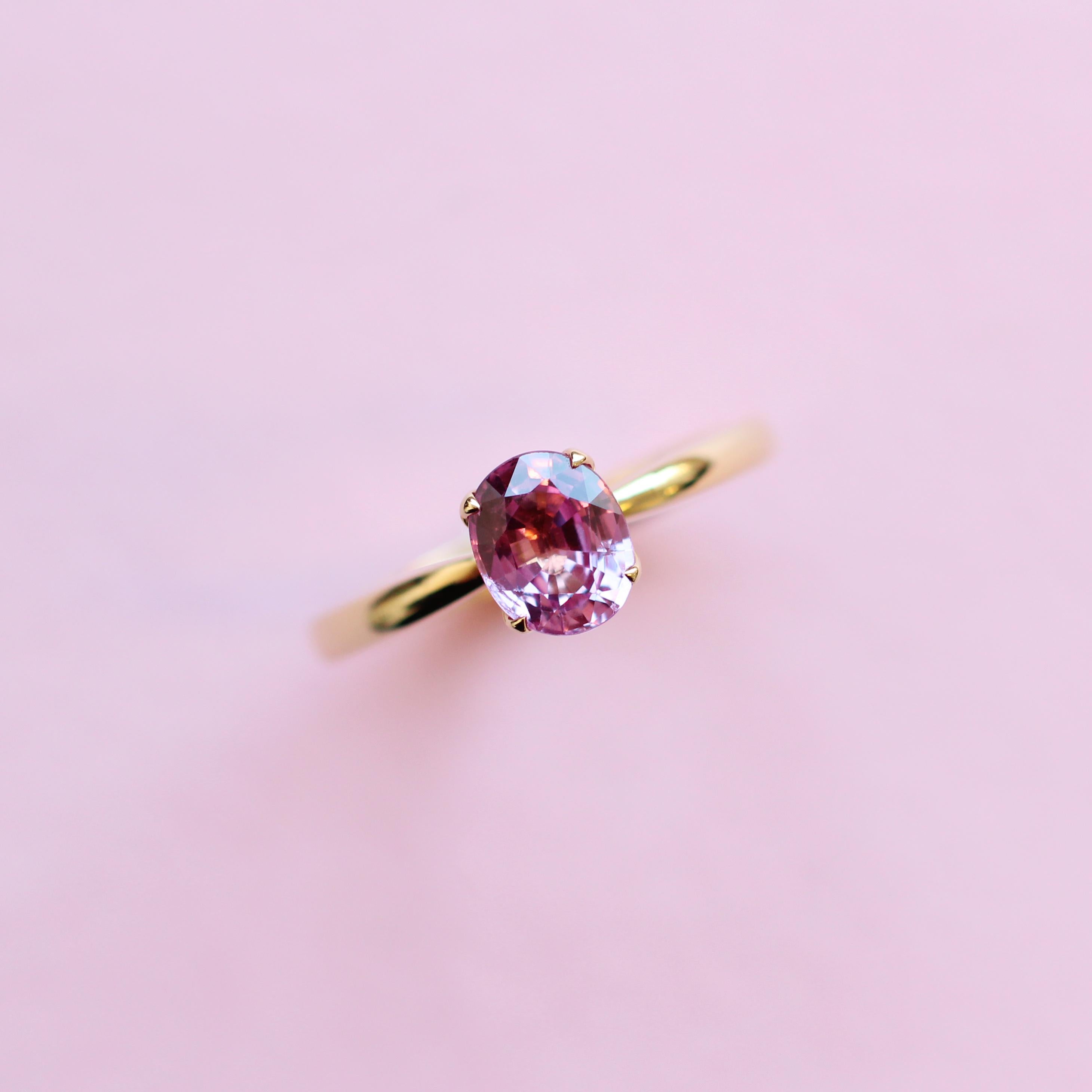 Contemporary Pink Sapphire Solitaire Ring in 18 Karat Yellow Gold For Sale