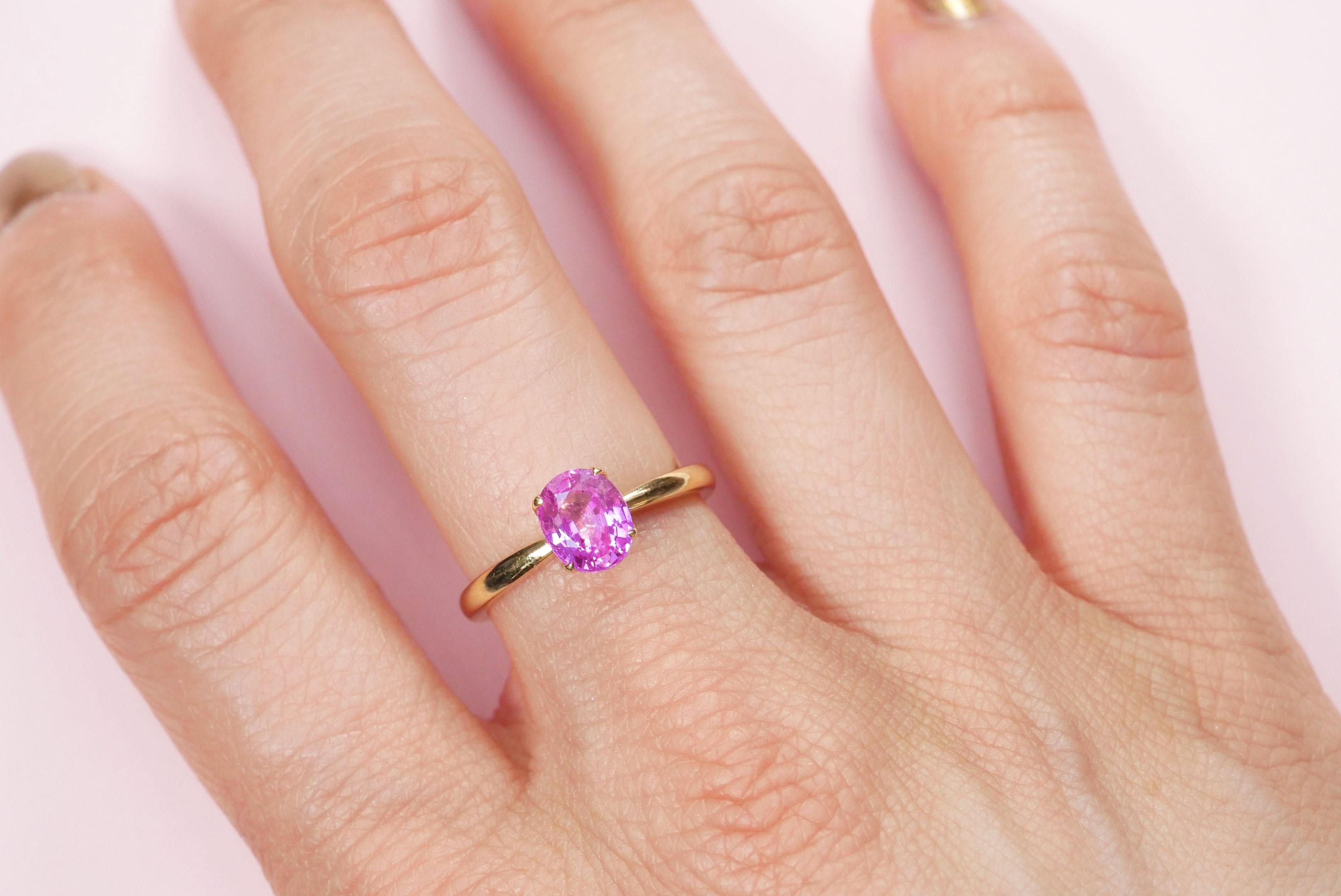 This elegant blossom solitaire ring combines beauty and style. It can be worn both casually, or more formally and can be worn on its own, or layered with other rings. The 1.25 ct pink sapphire is set in 18k yellow gold, in the blossom collection’s