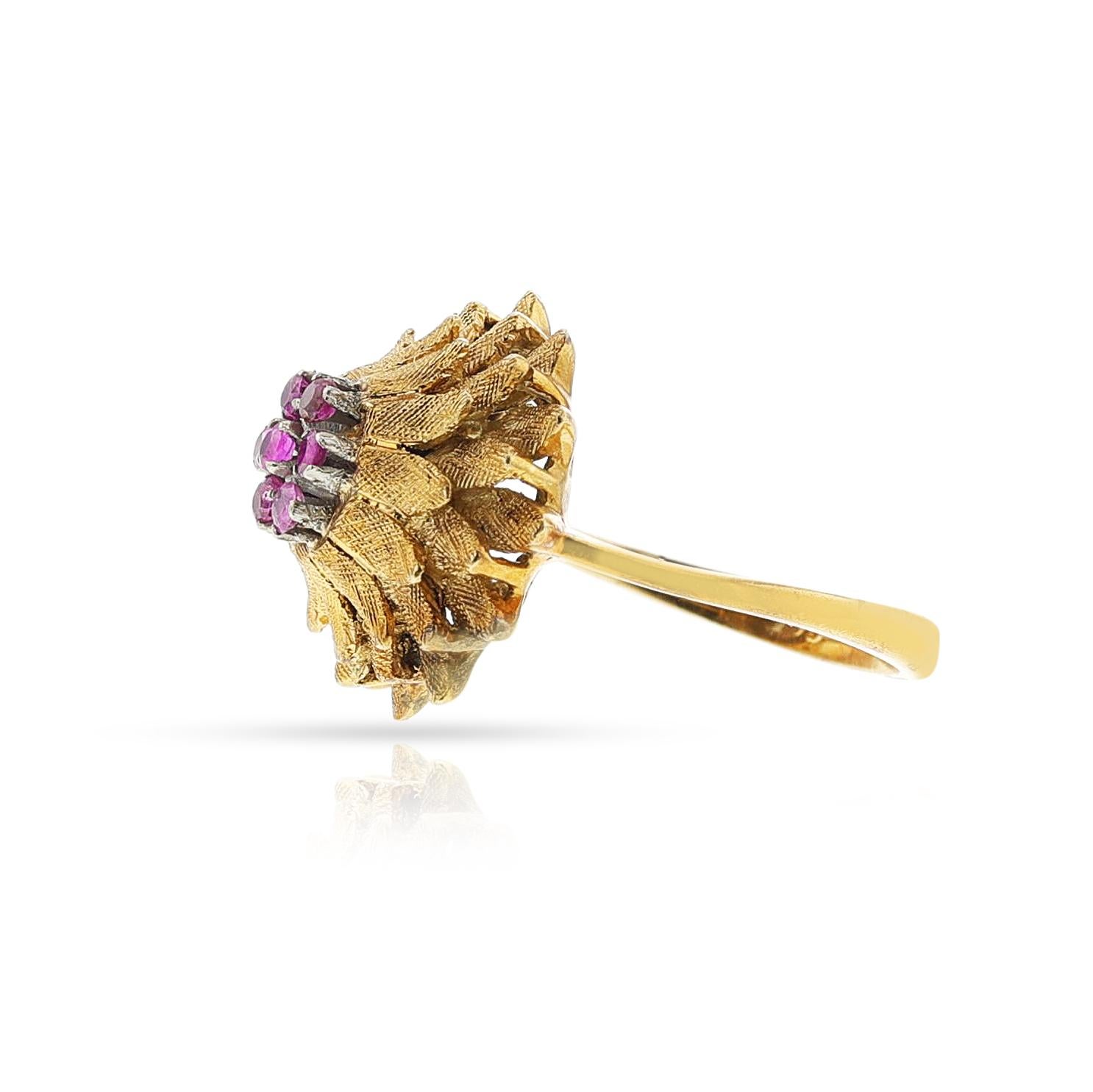 Texturierter Blumenring mit rosa Saphir, 18k im Angebot 1