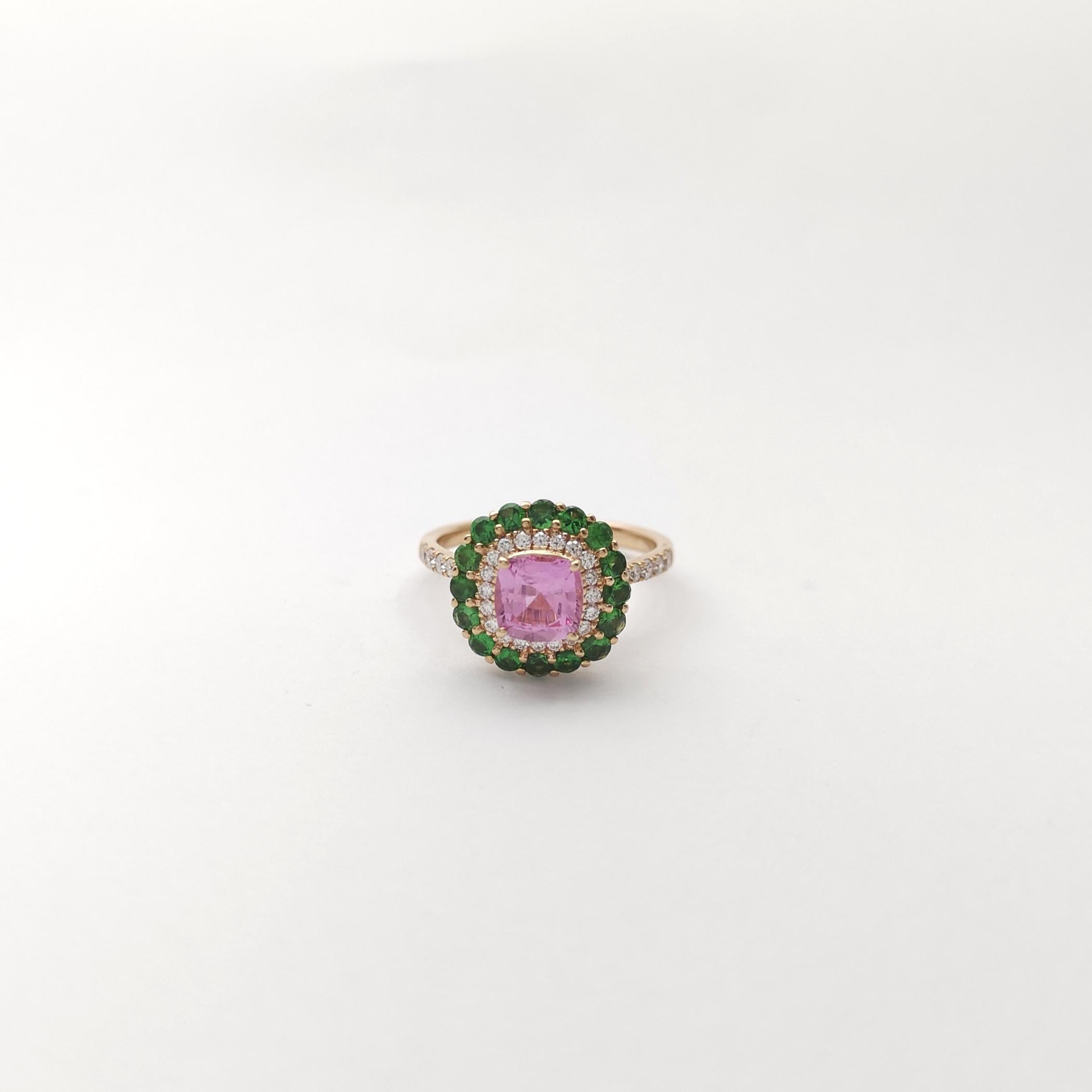 Anello con zaffiro rosa, tsavorite e diamante incastonati in oro rosa 18 carati in vendita 2