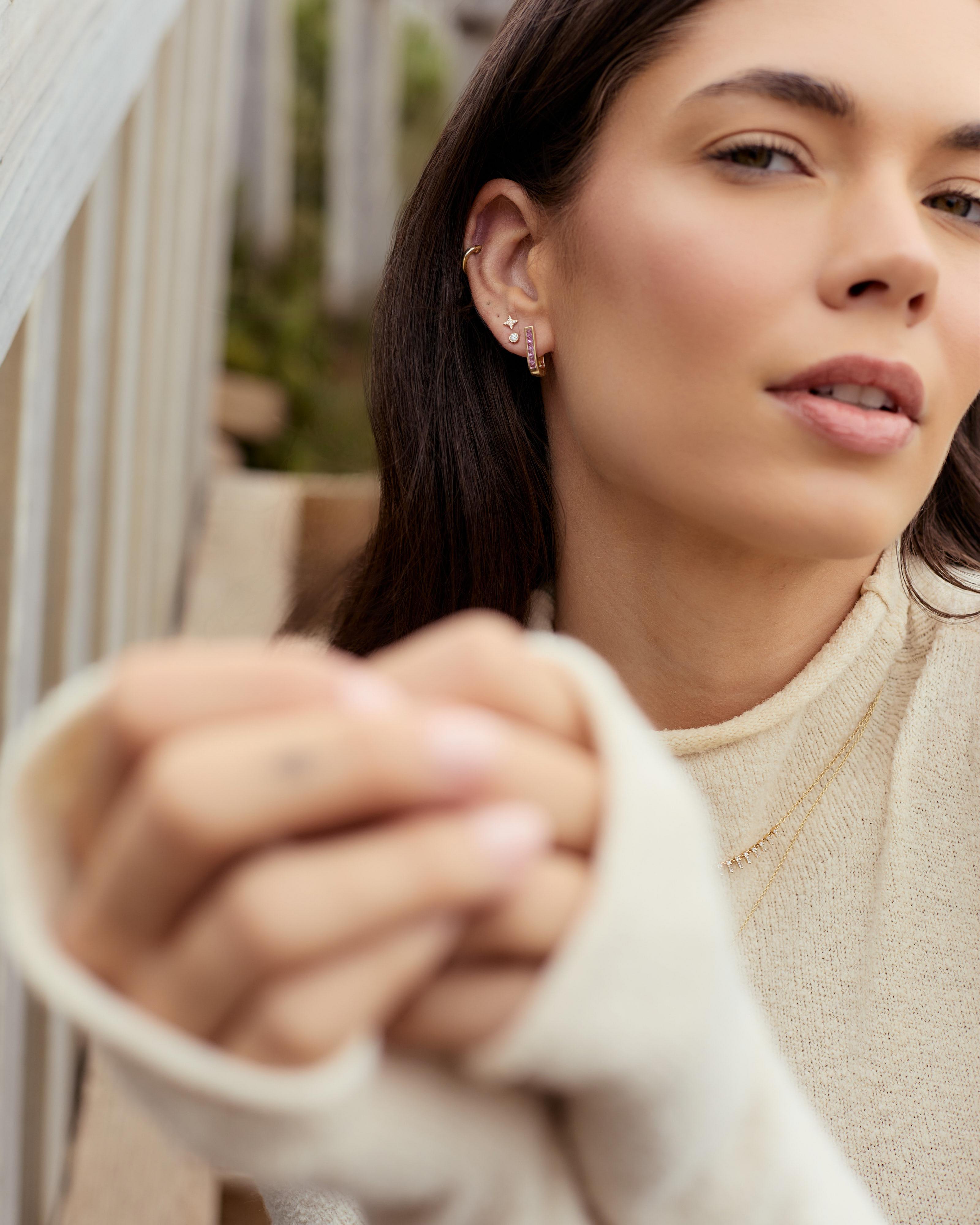 Artisan Boucles d'oreilles en forme de U en saphir rose en vente
