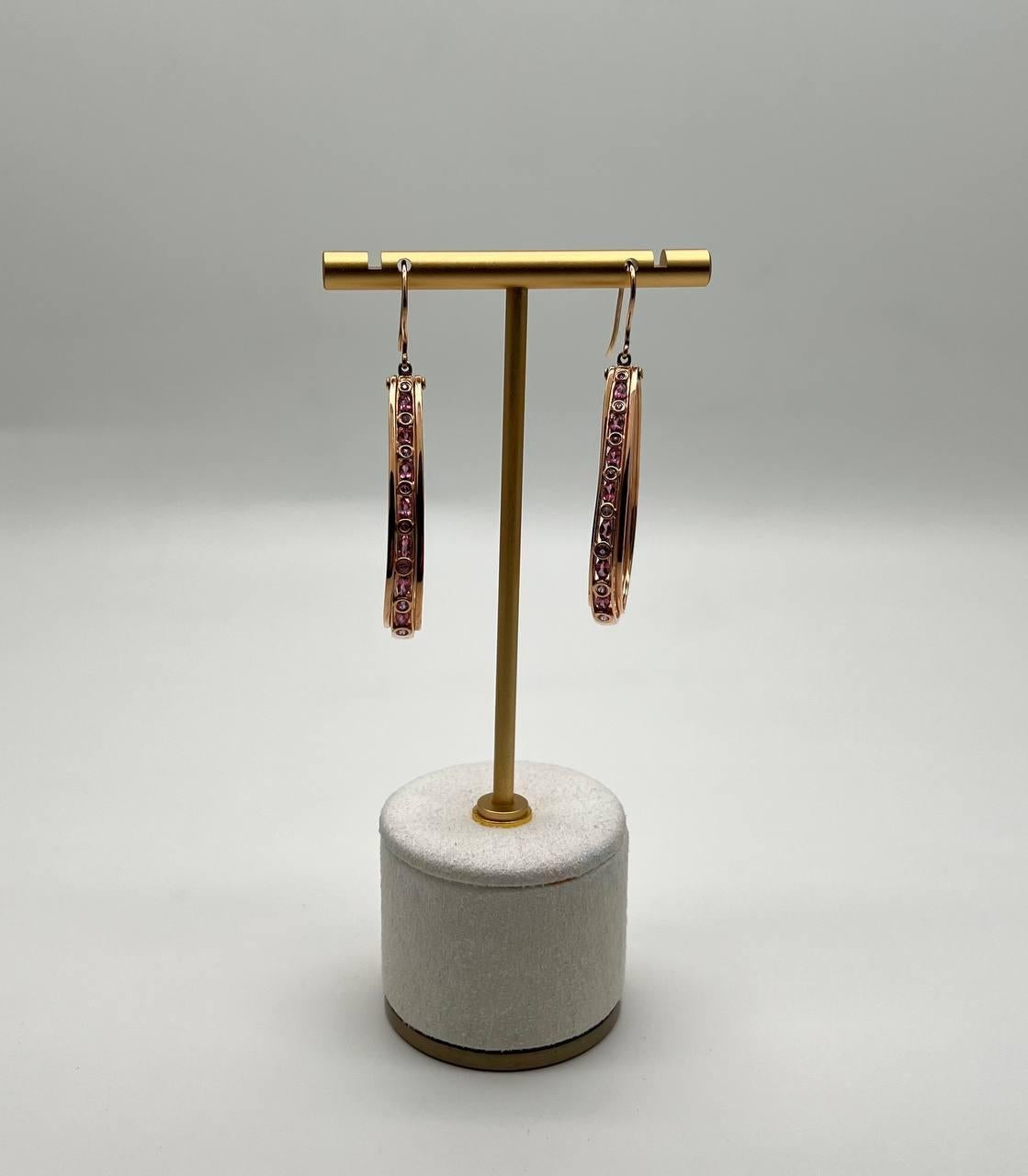 Zaffiro rosa e diamanti bianchi in oro rosa 14K Orecchini a cerchio a forma di pera in vendita 2