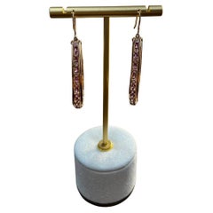 Boucles d'oreilles fantaisie en or rose 14 carats avec saphir rose et diamants blancs en forme de poire
